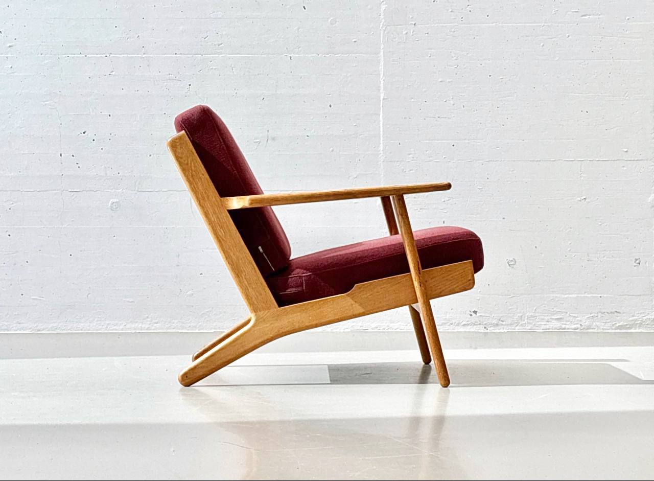 GE_290_Easy_Chair_armchair_by_Hans_J._Wegner_for_Getama,_1950s