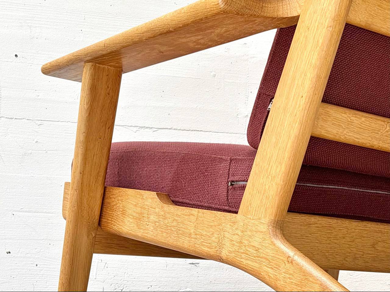 GE_290_Easy_Chair_armchair_by_Hans_J._Wegner_for_Getama,_1950s