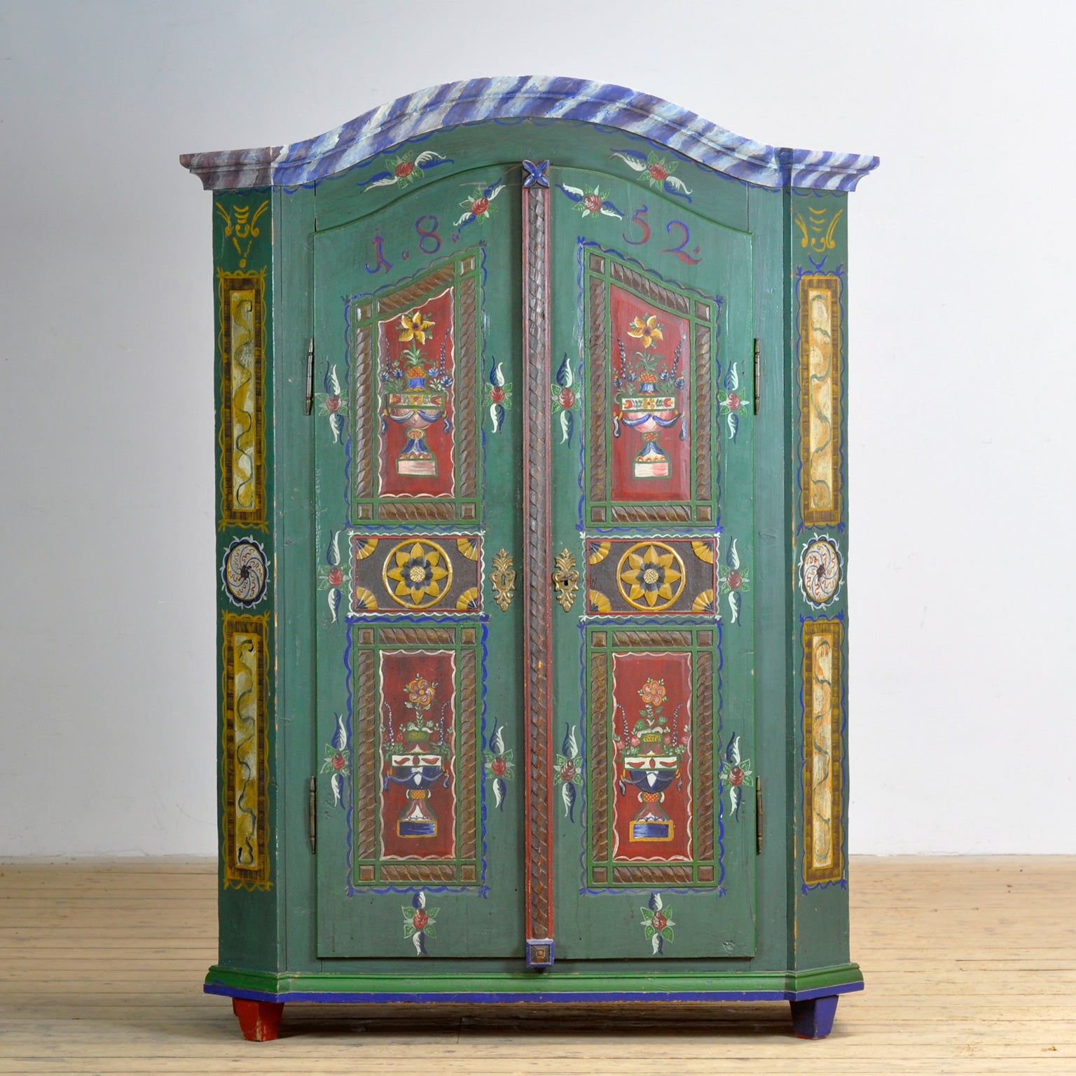 German_bridal_cabinet_from_1852