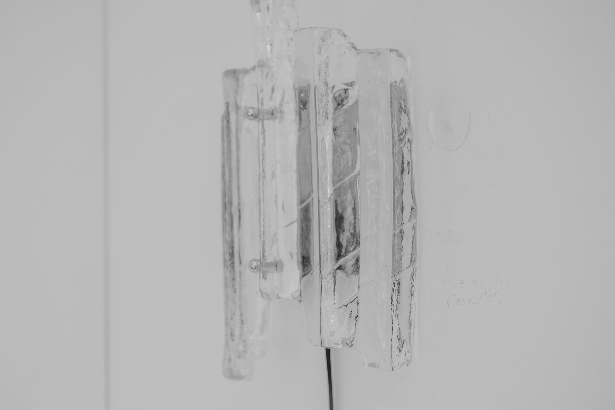 Ice_Glass_Wall_Sconce_by_Fischer_Leuchten,_Germany,_1960s–1970s