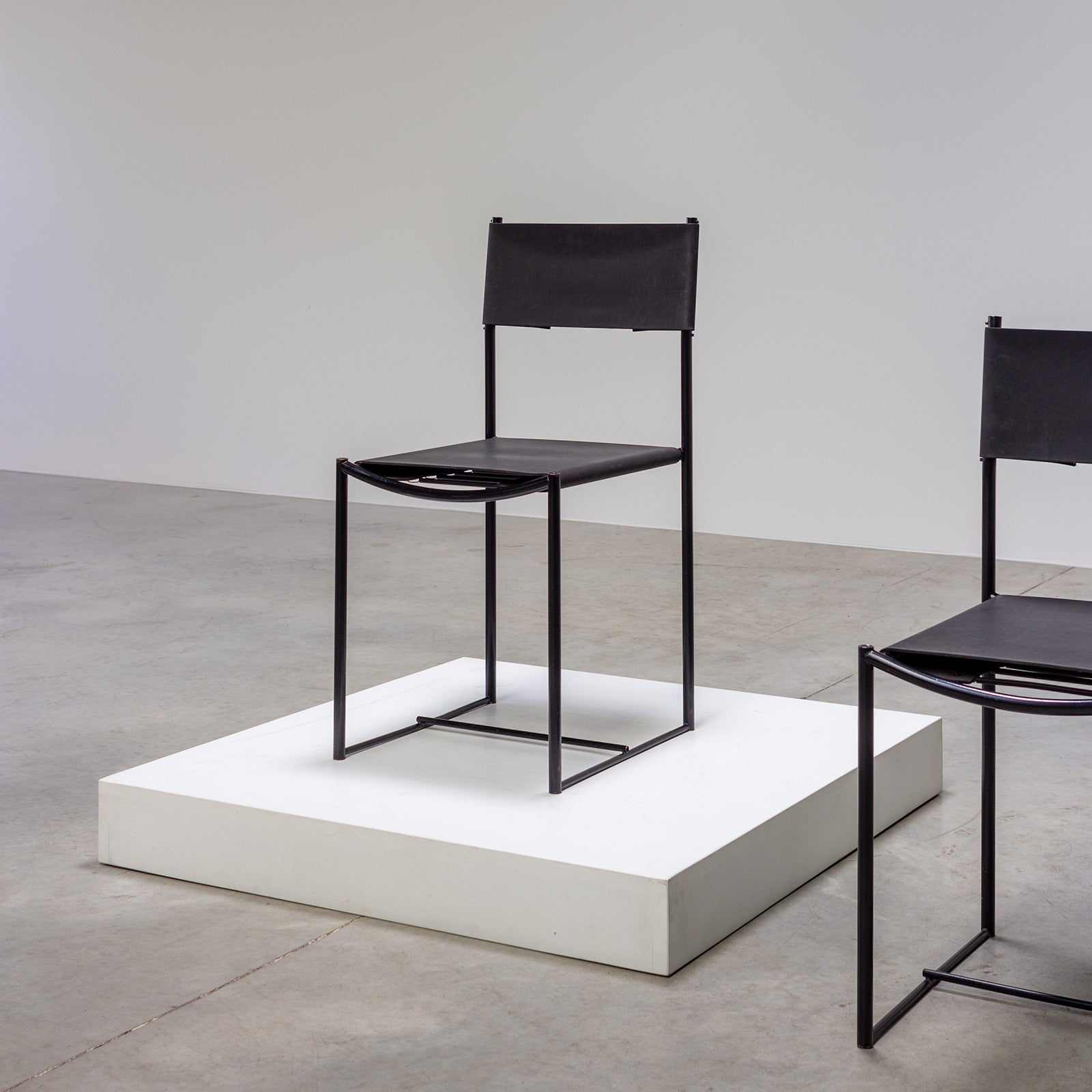 Set_of_2_Giandomenico_Belotti_chairs_from_the_Spaghetti_collection