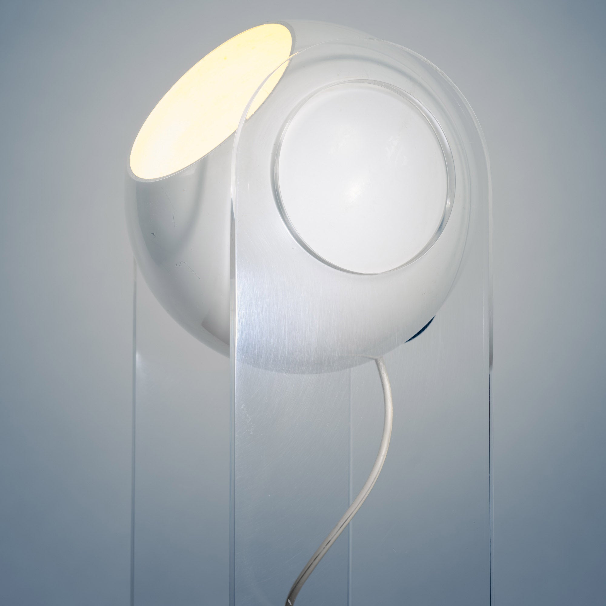 Gino_Sarfatti_Arteluce_acrylic_540G_table_light,_Italy,_1968