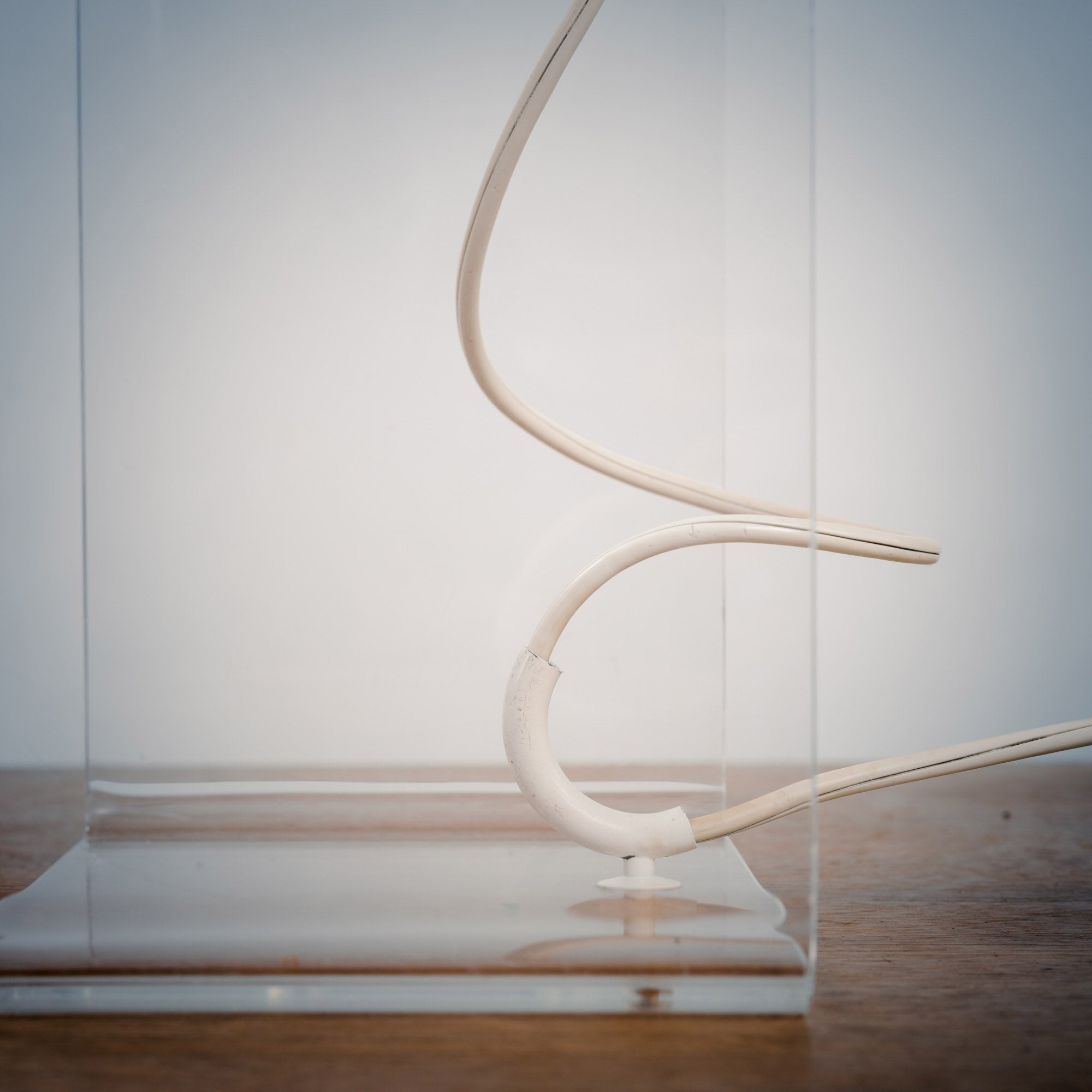Gino_Sarfatti_Arteluce_acrylic_540G_table_light,_Italy,_1968