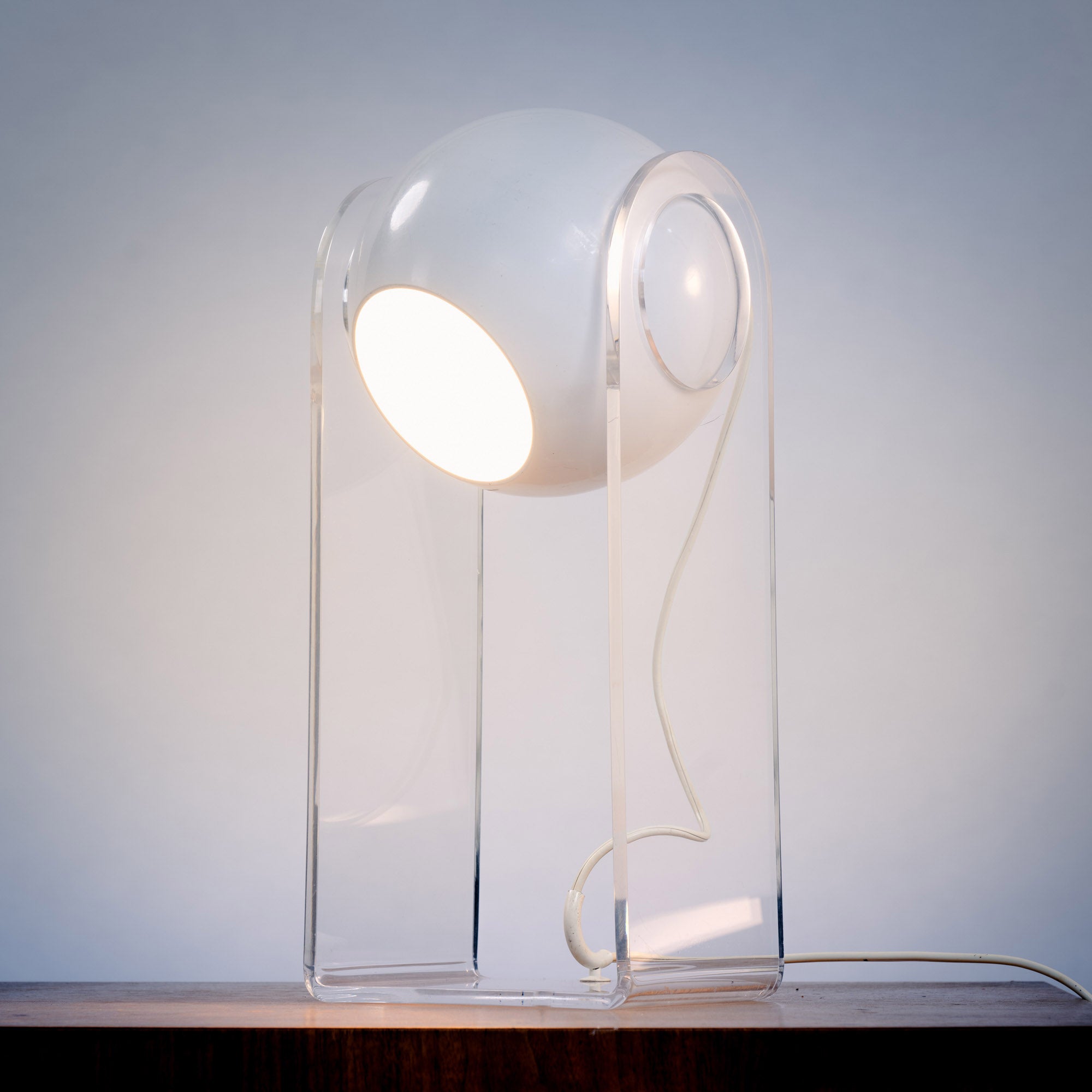 Gino_Sarfatti_Arteluce_acrylic_540G_table_light,_Italy,_1968
