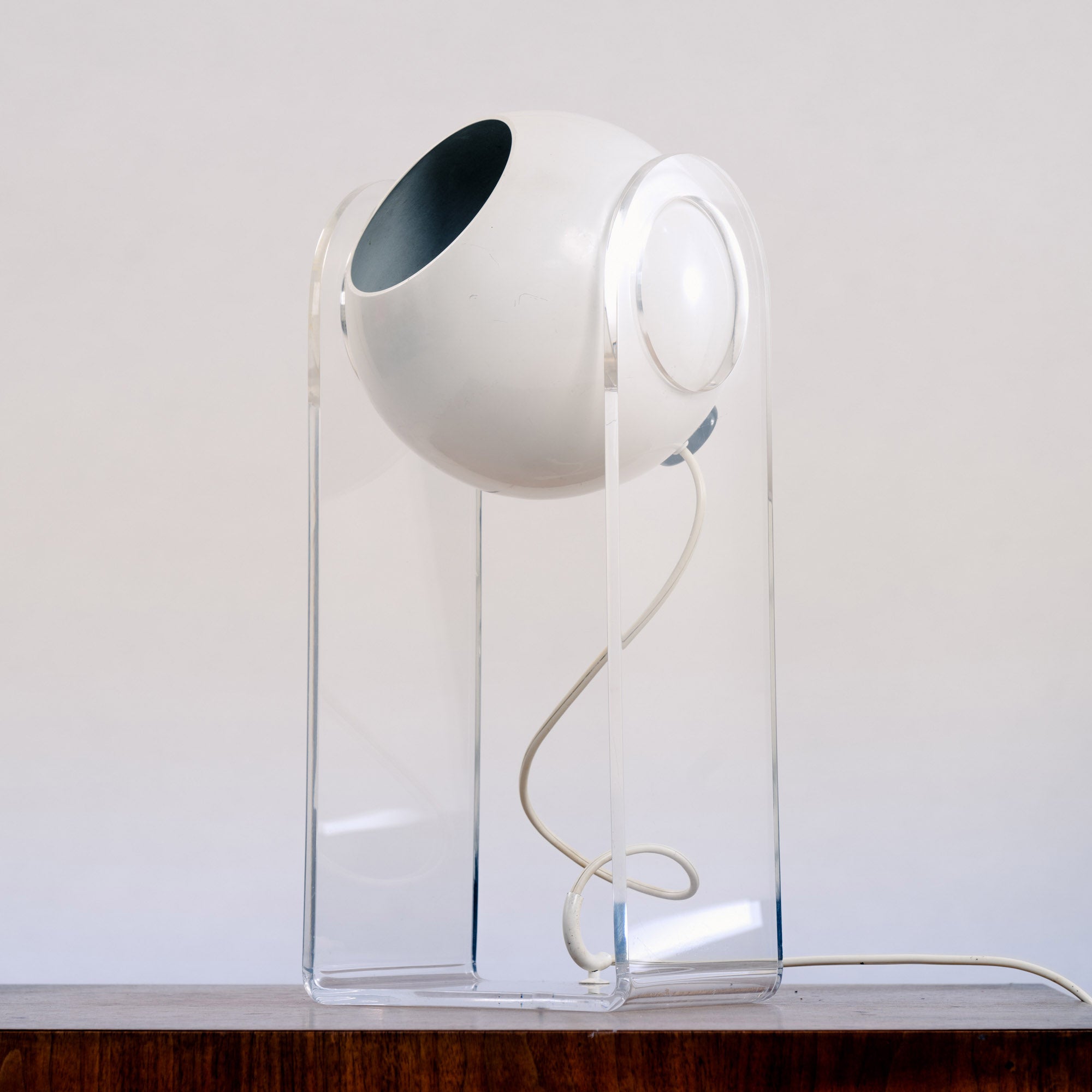 Gino_Sarfatti_Arteluce_acrylic_540G_table_light,_Italy,_1968