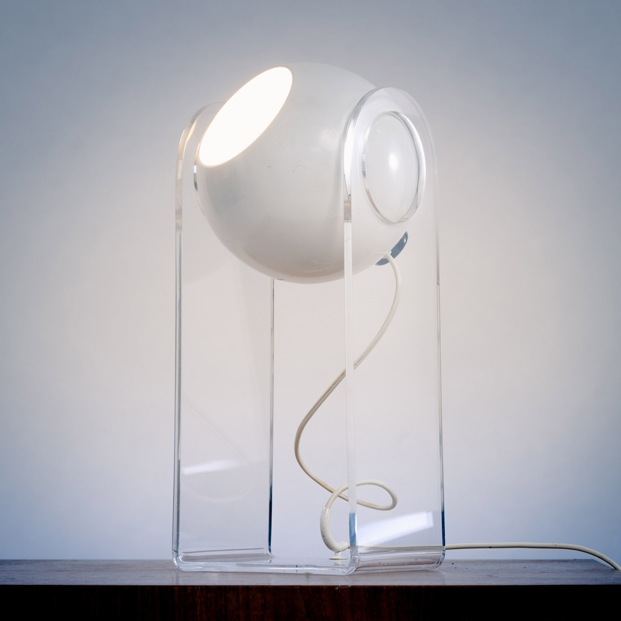 Gino_Sarfatti_Arteluce_acrylic_540G_table_light,_Italy,_1968