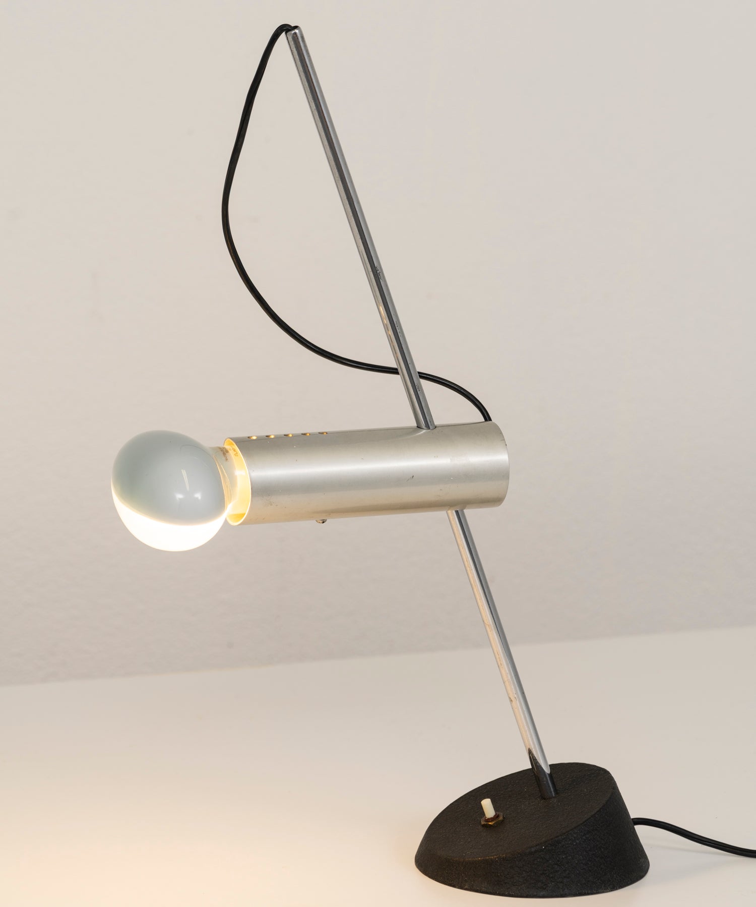 Gino_Sarfatti_Model_566_Table_Lamp_for_Arteluce,_Italy,_1960s