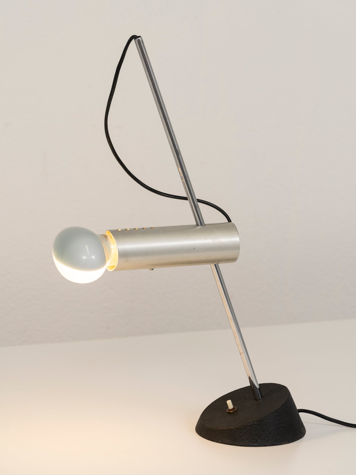 Gino_Sarfatti_Model_566_Table_Lamp_for_Arteluce,_Italy,_1960s