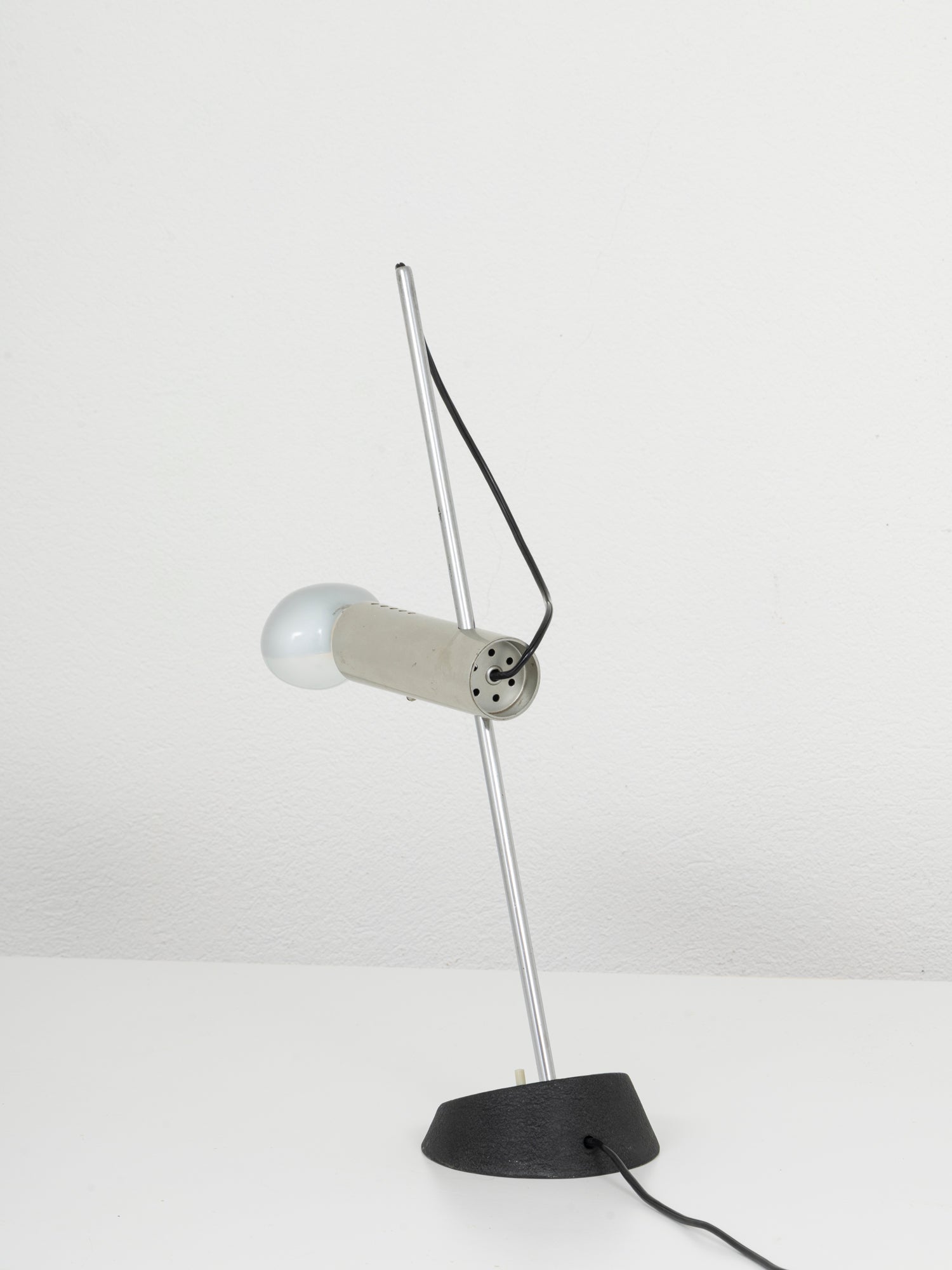 Gino_Sarfatti_Model_566_Table_Lamp_for_Arteluce,_Italy,_1960s