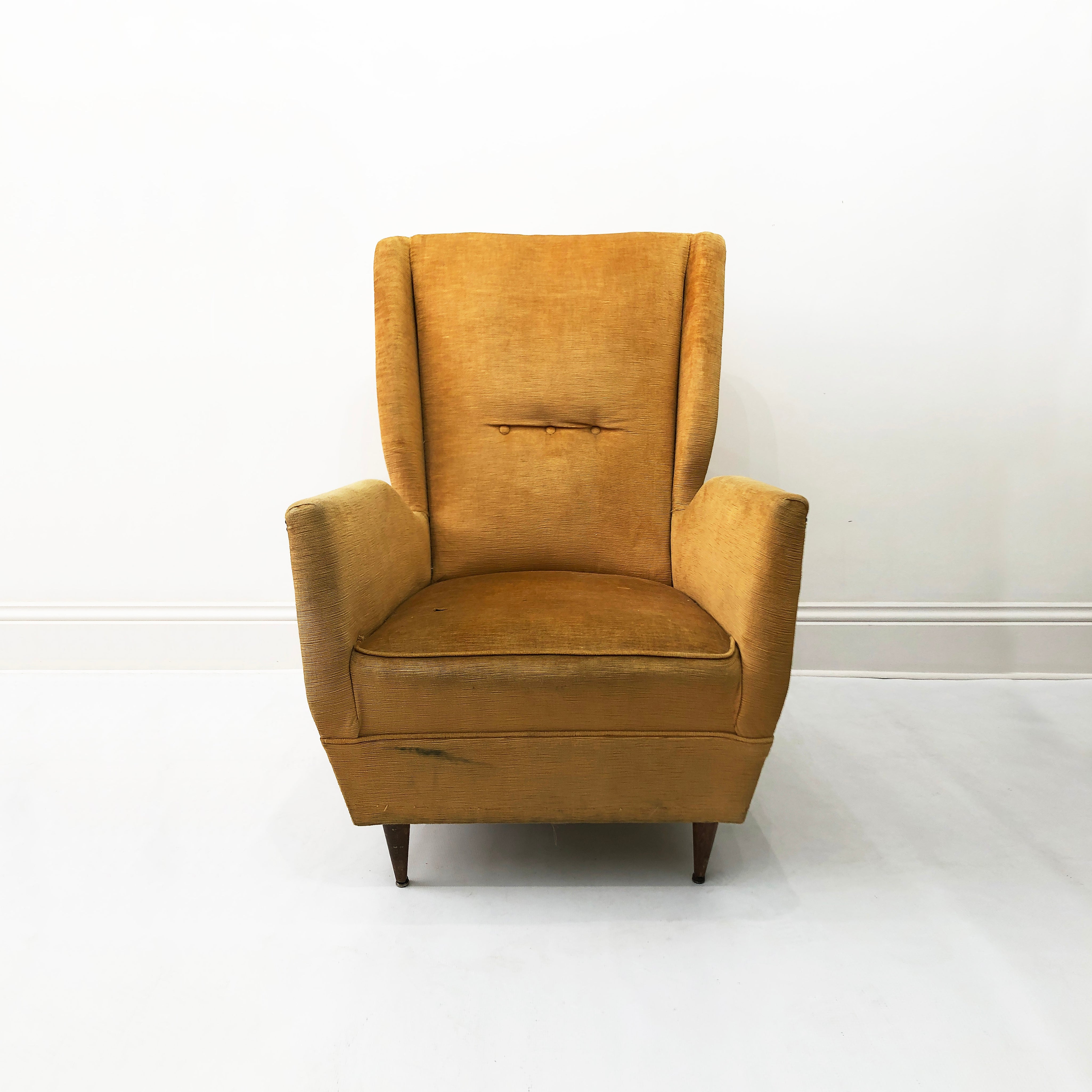 Gio_Ponti_Wingback_Armchair_for_I.S.A._Bergamo,_Italy_1950s