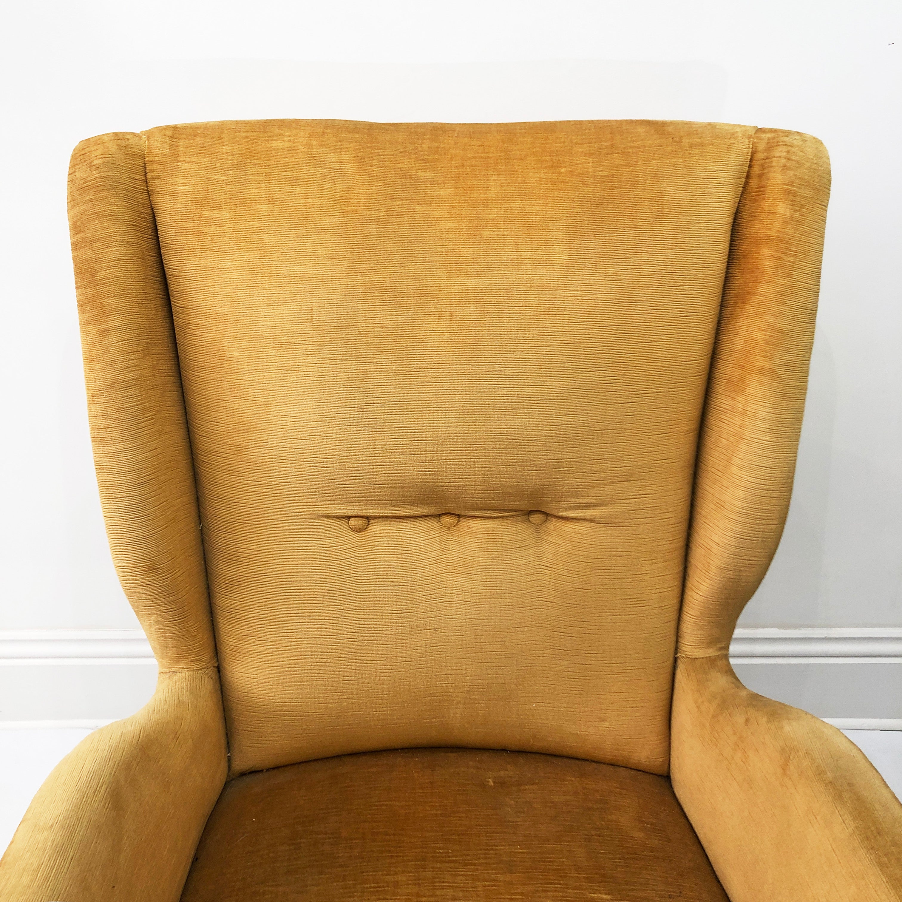 Gio_Ponti_Wingback_Armchair_for_I.S.A._Bergamo,_Italy_1950s