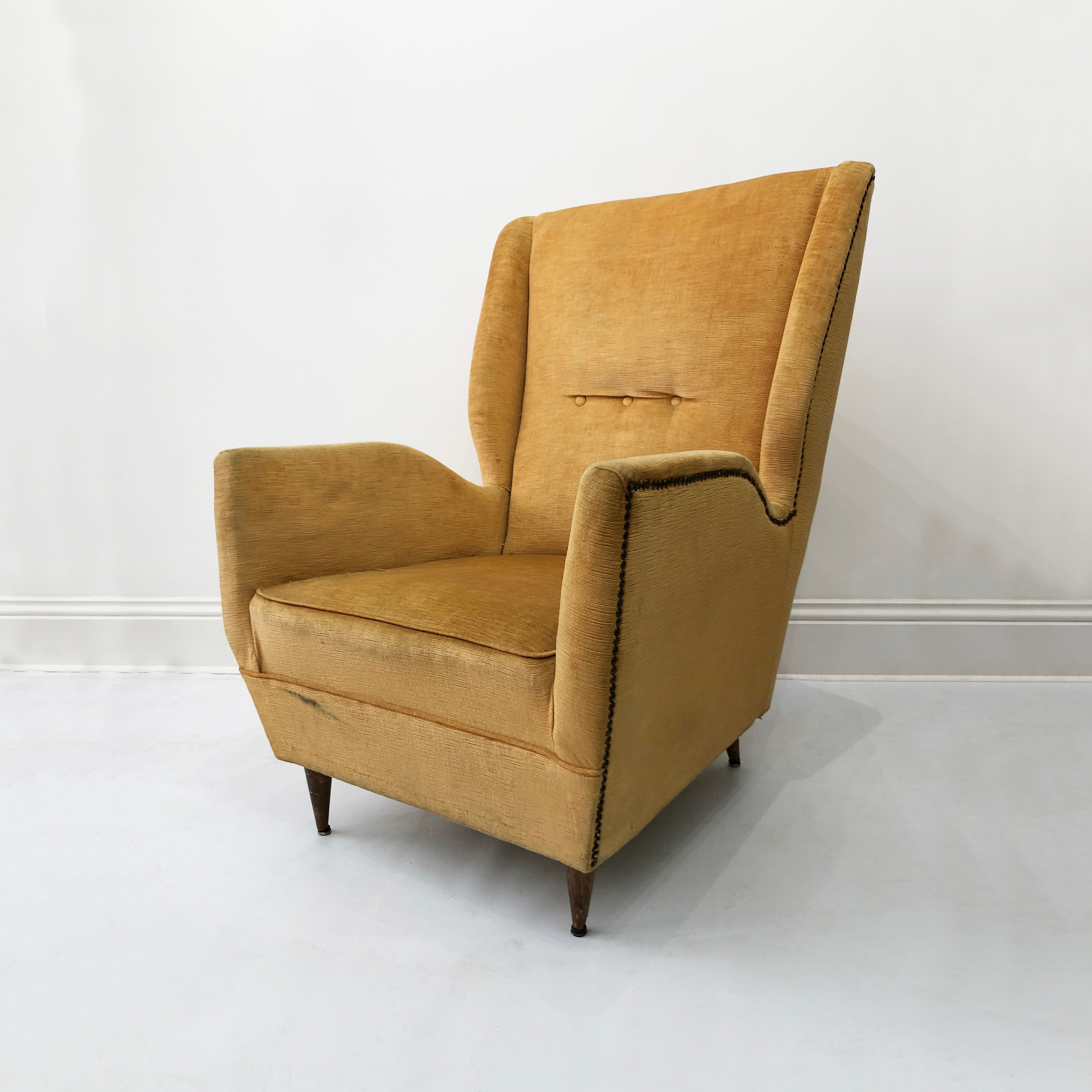 Gio_Ponti_Wingback_Armchair_for_I.S.A._Bergamo,_Italy_1950s