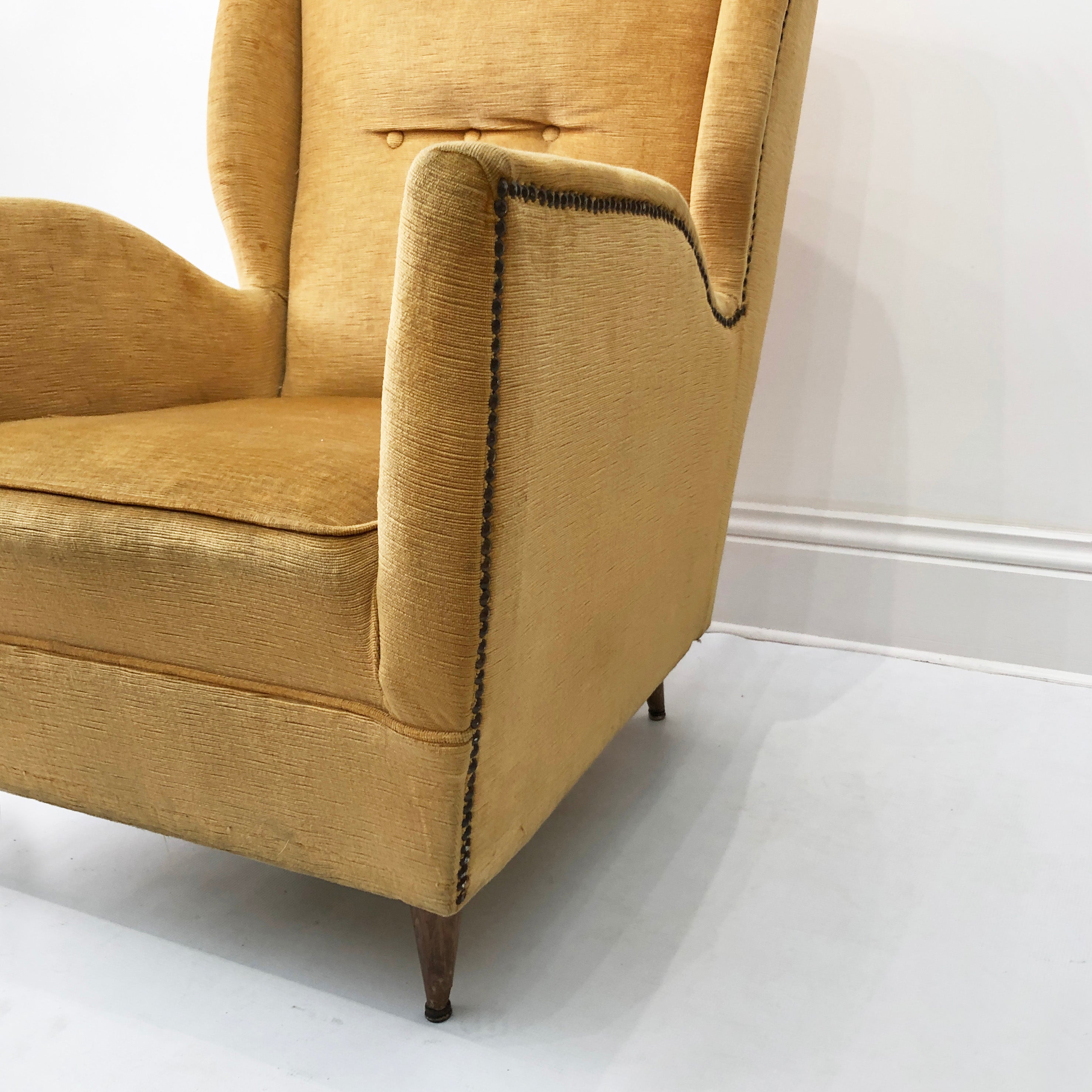 Gio_Ponti_Wingback_Armchair_for_I.S.A._Bergamo,_Italy_1950s