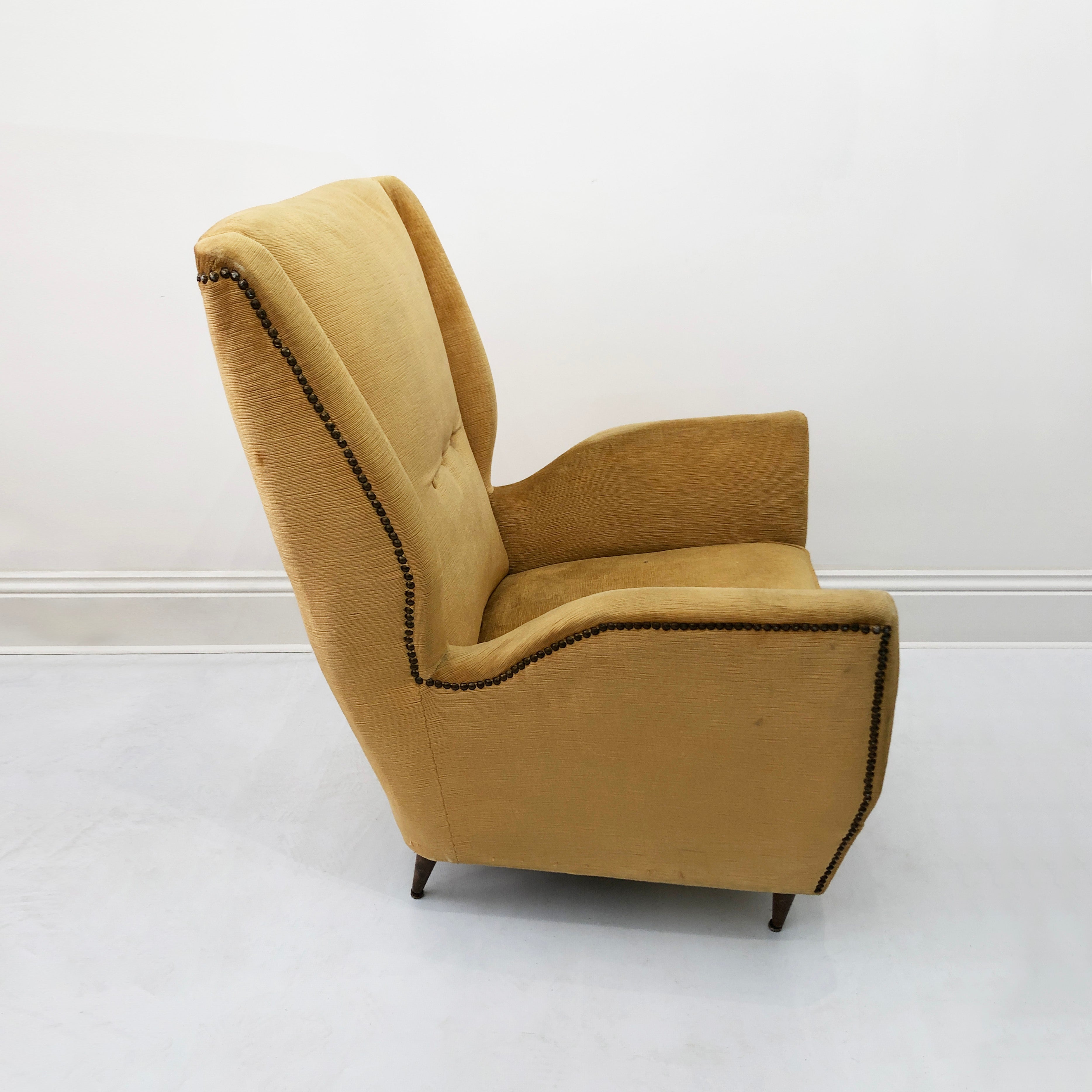Gio_Ponti_Wingback_Armchair_for_I.S.A._Bergamo,_Italy_1950s