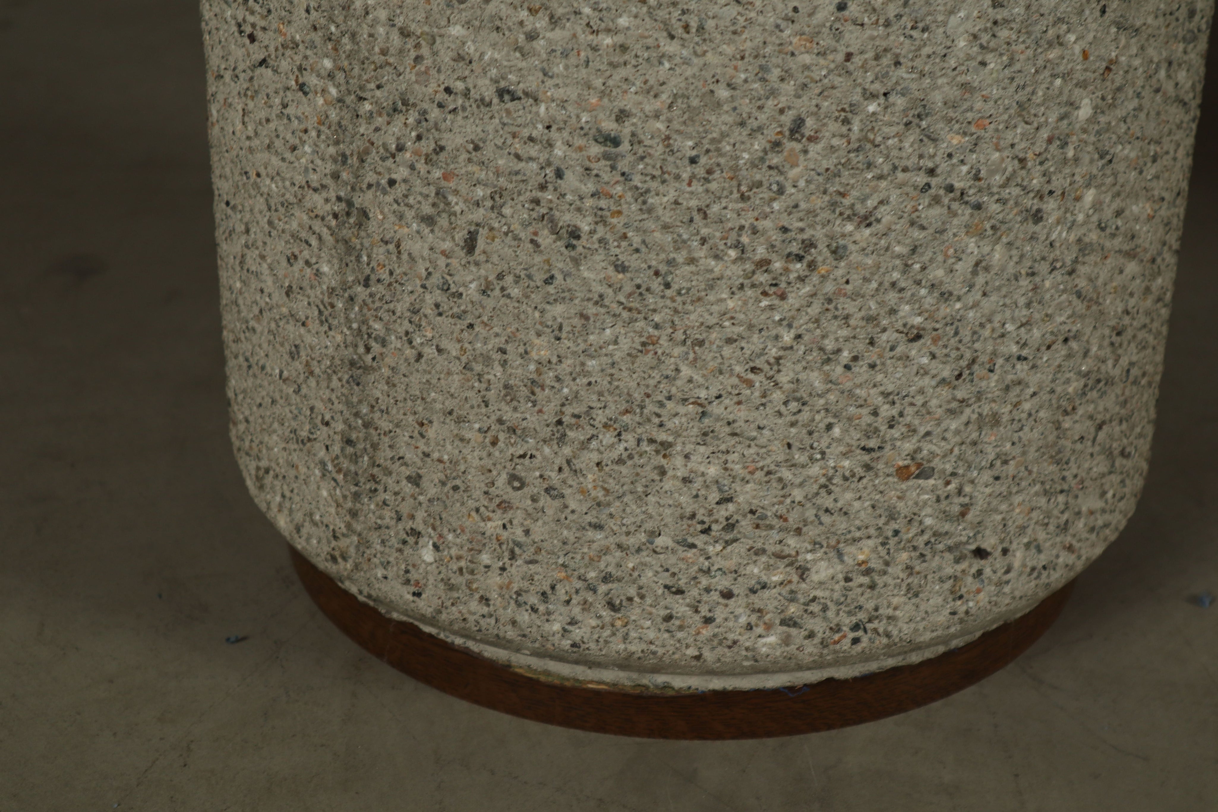 Giovanni_Offredi_“Paracarro”_dining_table_for_Saporiti_Italia,_1970s