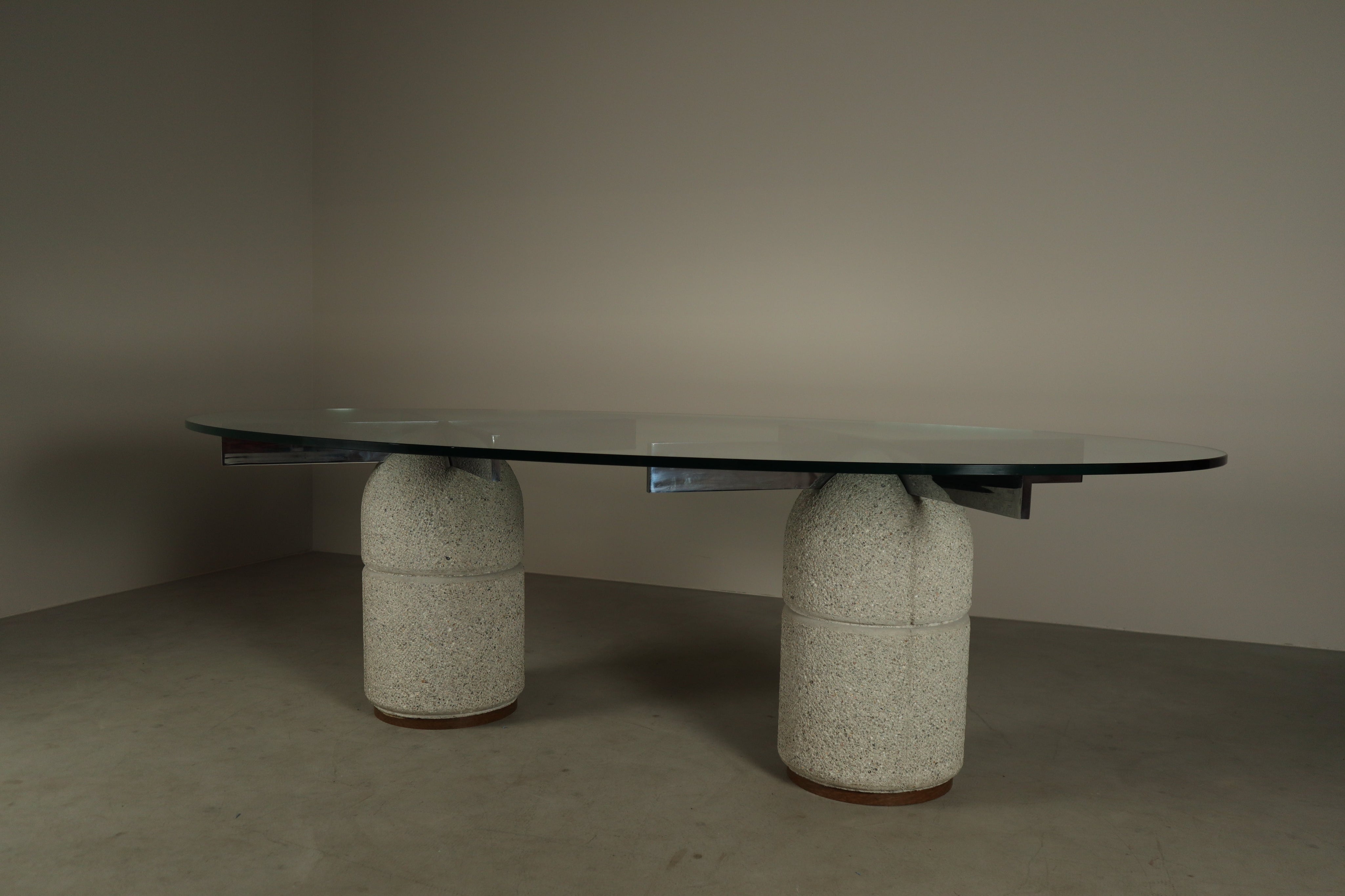 Giovanni_Offredi_“Paracarro”_dining_table_for_Saporiti_Italia,_1970s