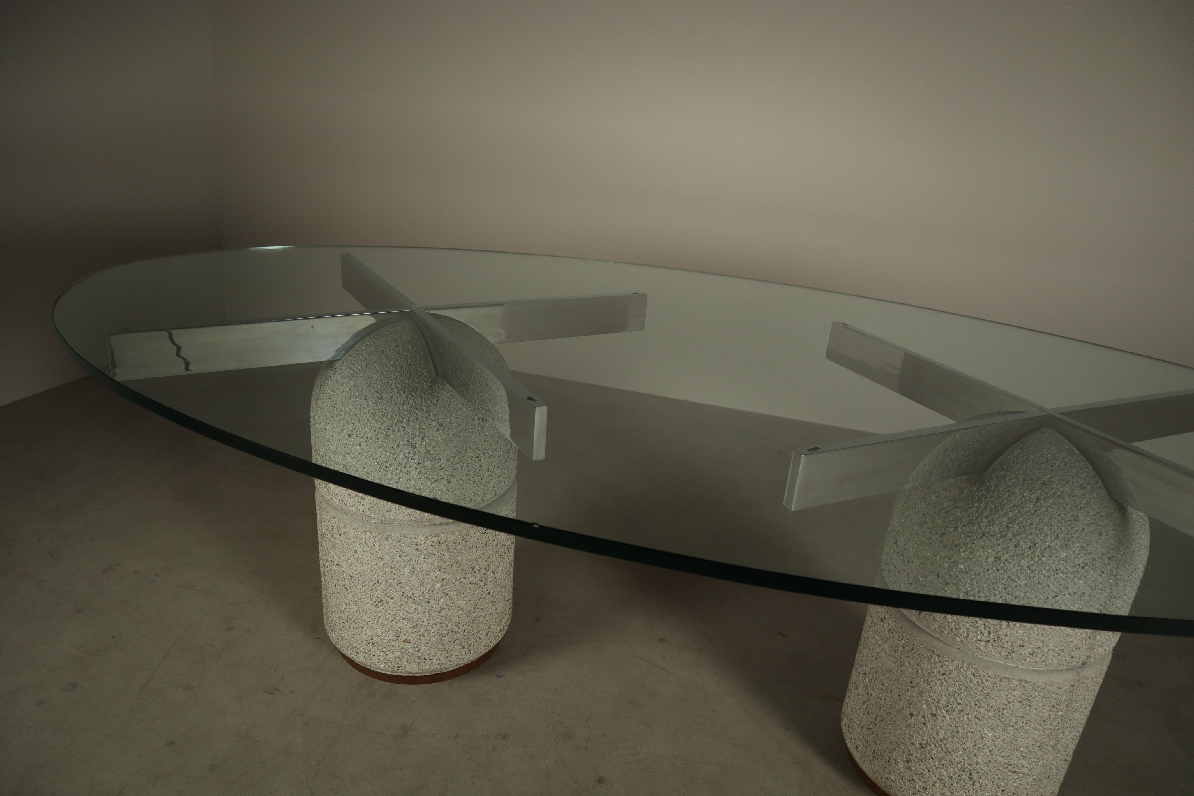 Giovanni_Offredi_“Paracarro”_dining_table_for_Saporiti_Italia,_1970s