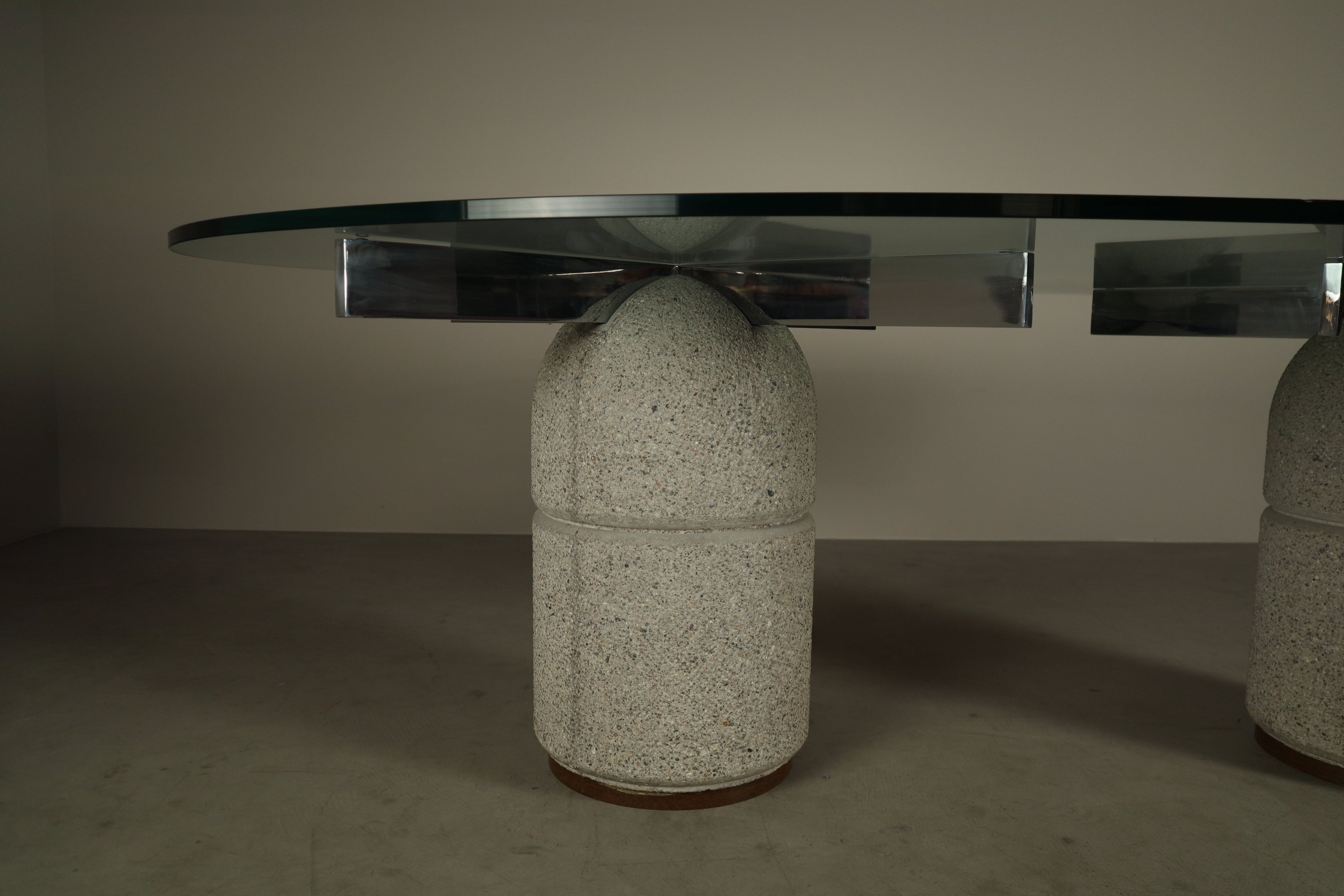 Giovanni_Offredi_“Paracarro”_dining_table_for_Saporiti_Italia,_1970s