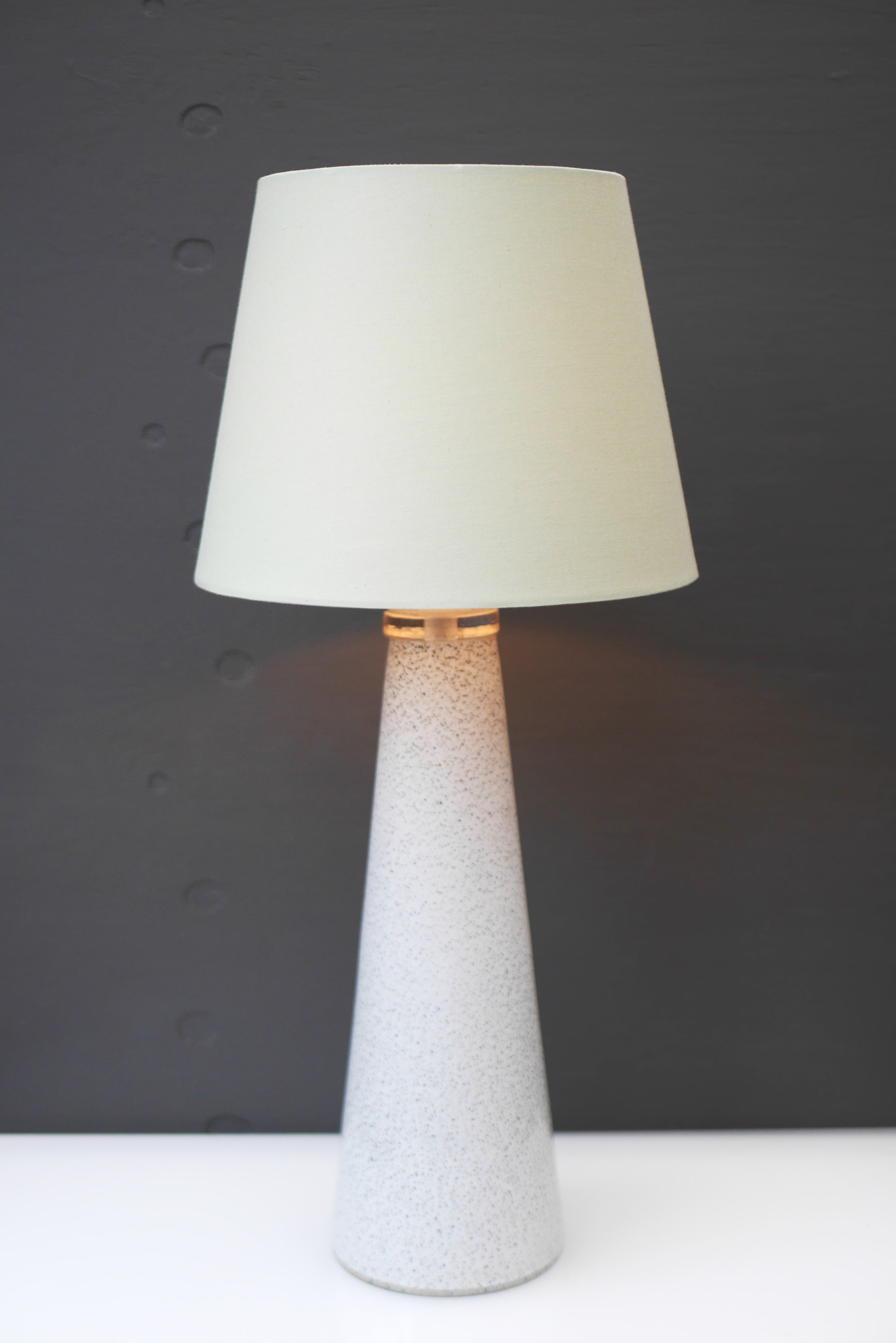 Glass_Table_Lamp_by_Bengt_Orup_for_Hyllinge_Glasbruk,_Mid_Century_Modern,_1970,_Sweden