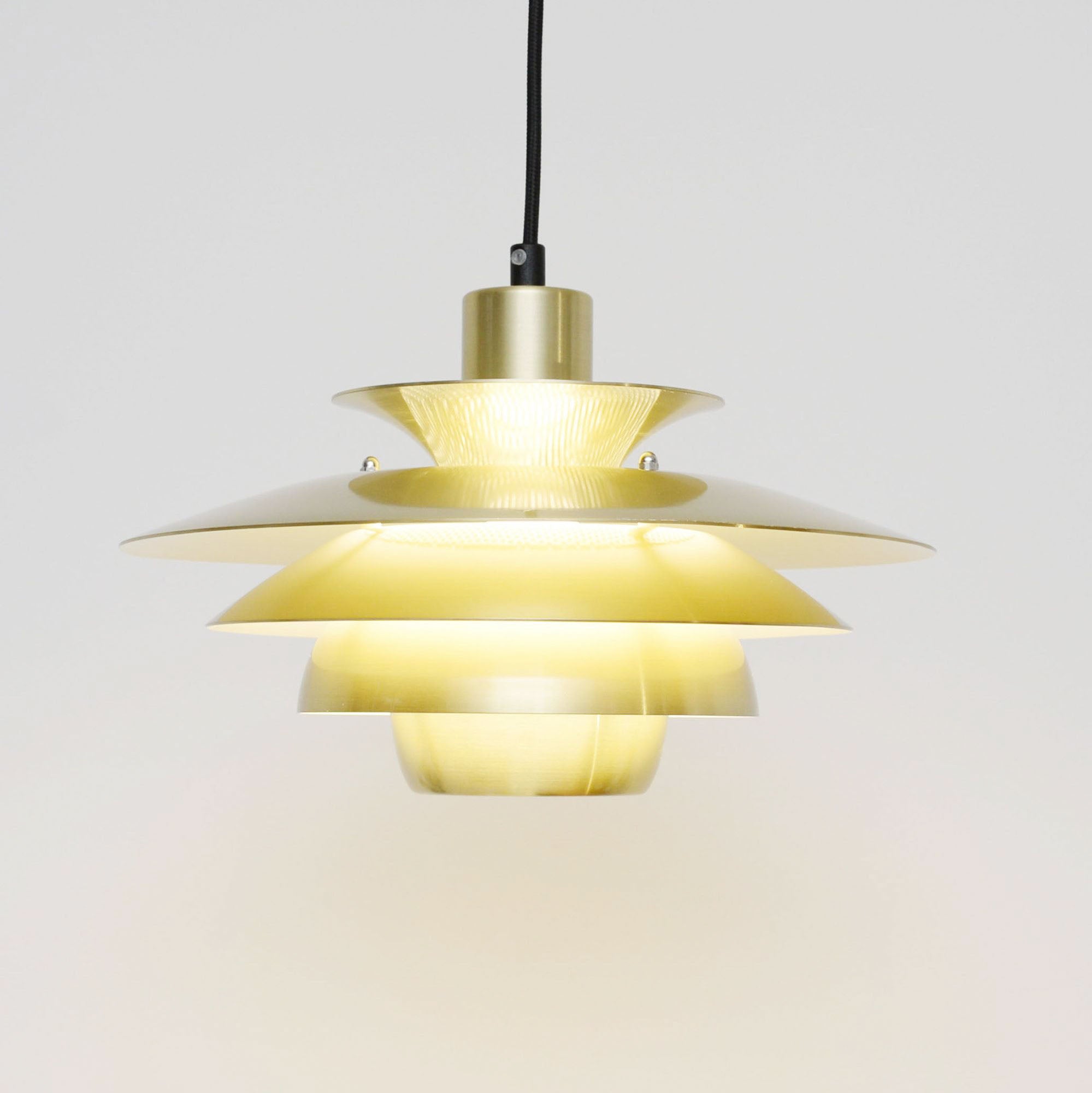 Scandinavian_Gold_Multi_Shade_Pendant_Lamp,_1970s