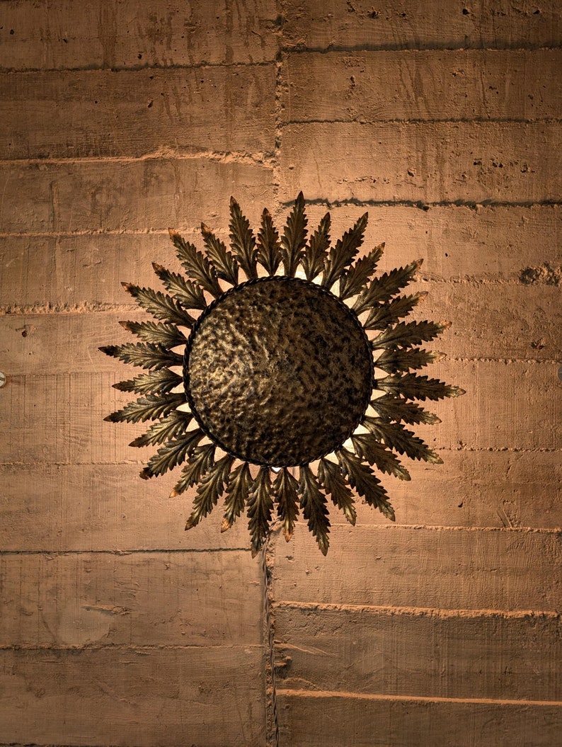 Golden_sunburst_ceiling_or_wall_lamp_with_leaf_rays_1950s