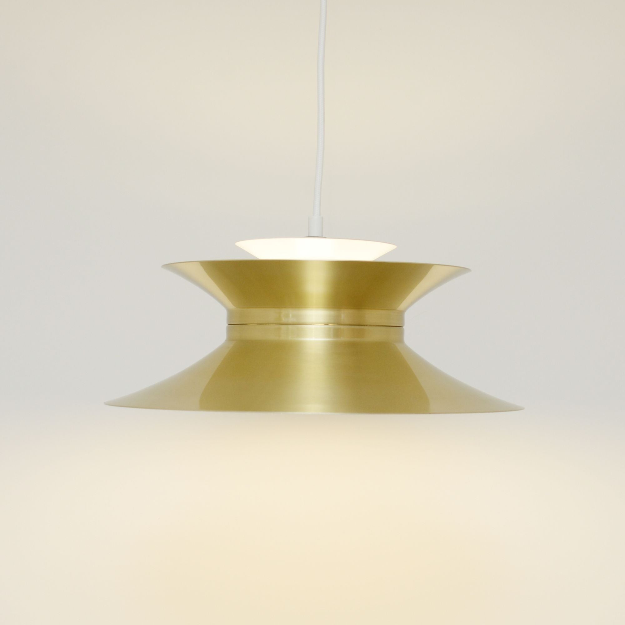 Scandinavian_Gold_Multi_Shade_Pendant_Lamp,_1970s