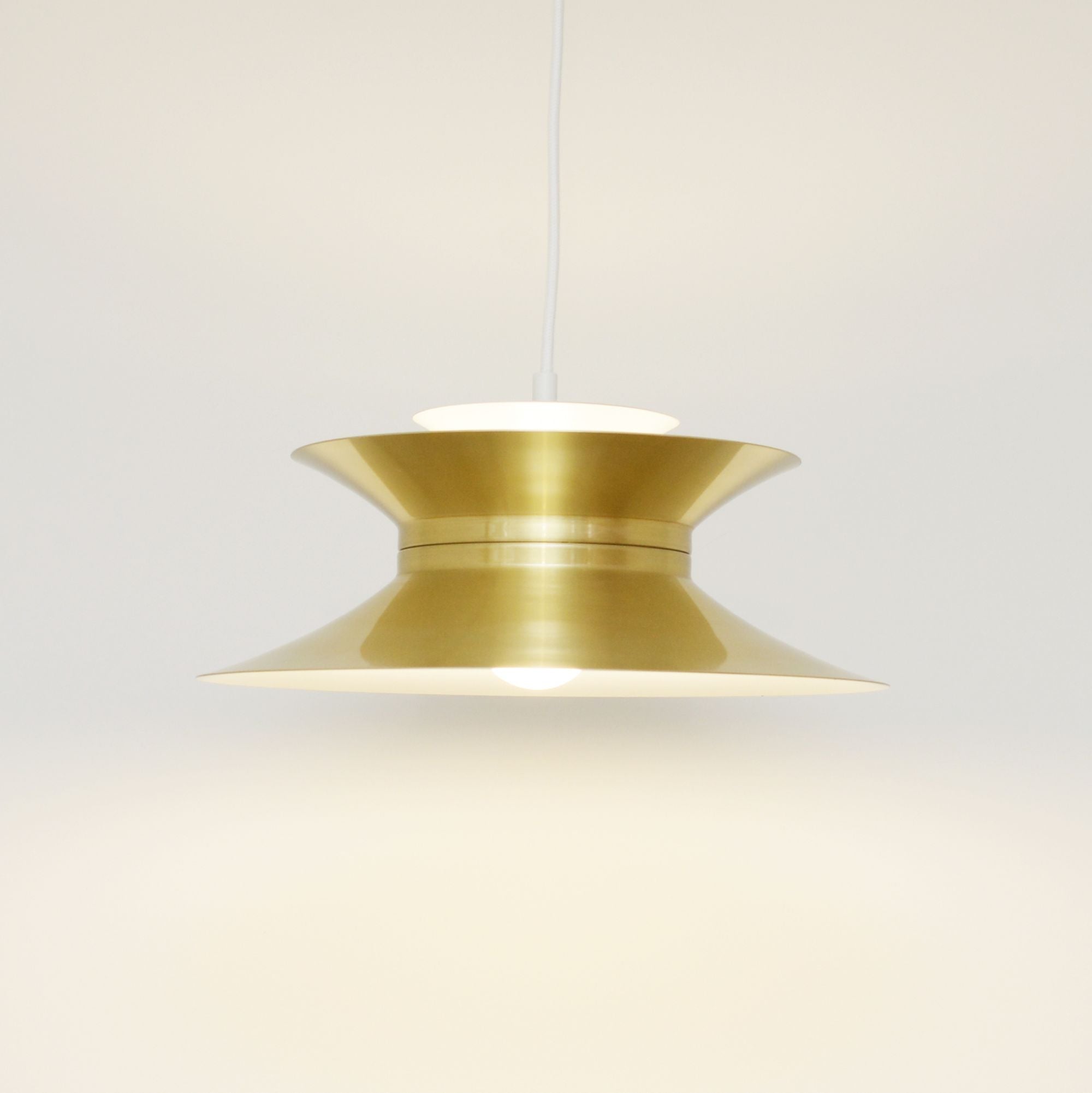 Scandinavian_Gold_Multi_Shade_Pendant_Lamp,_1970s