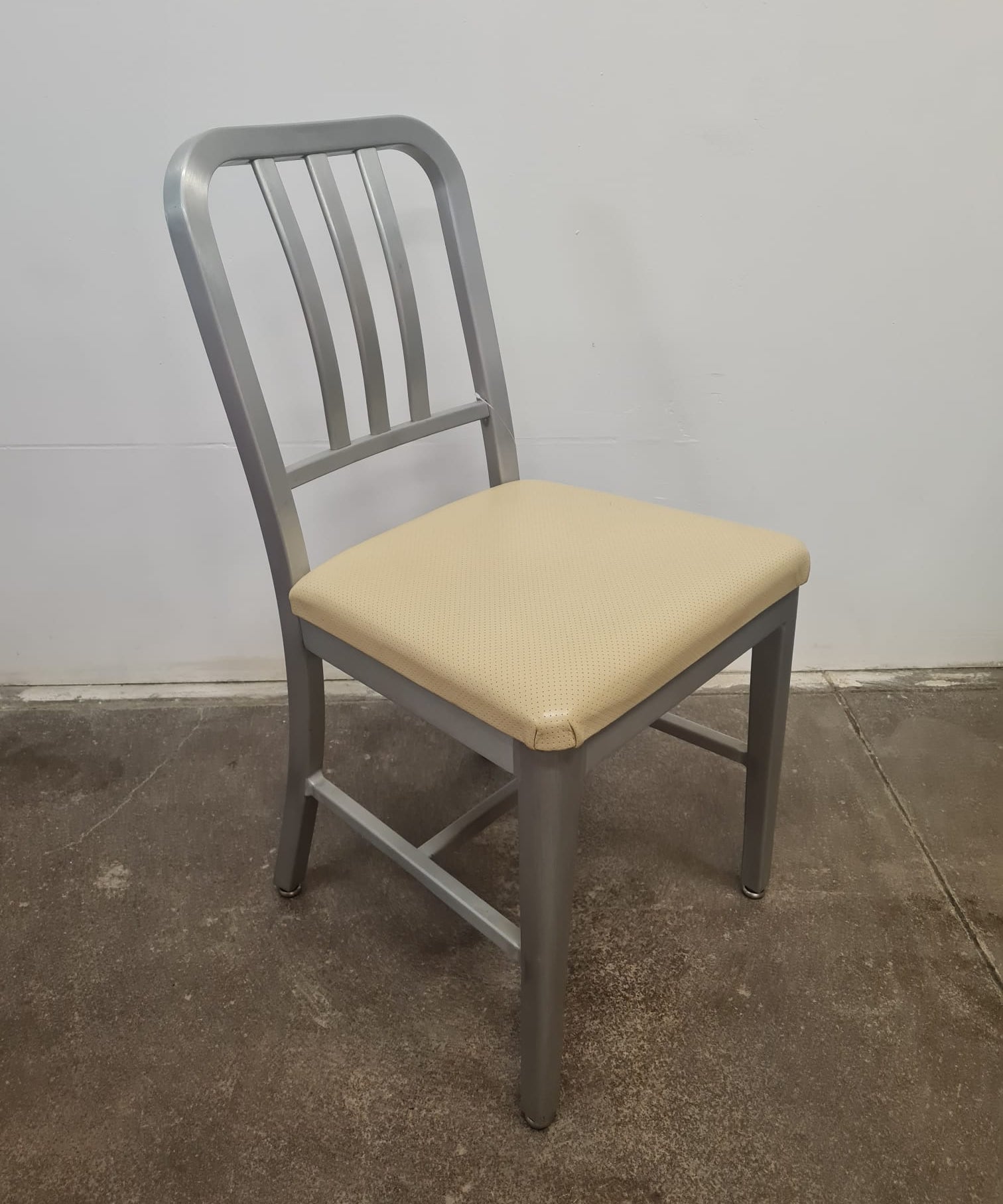 Good_Form,_Alu_chair,_USA_50ies