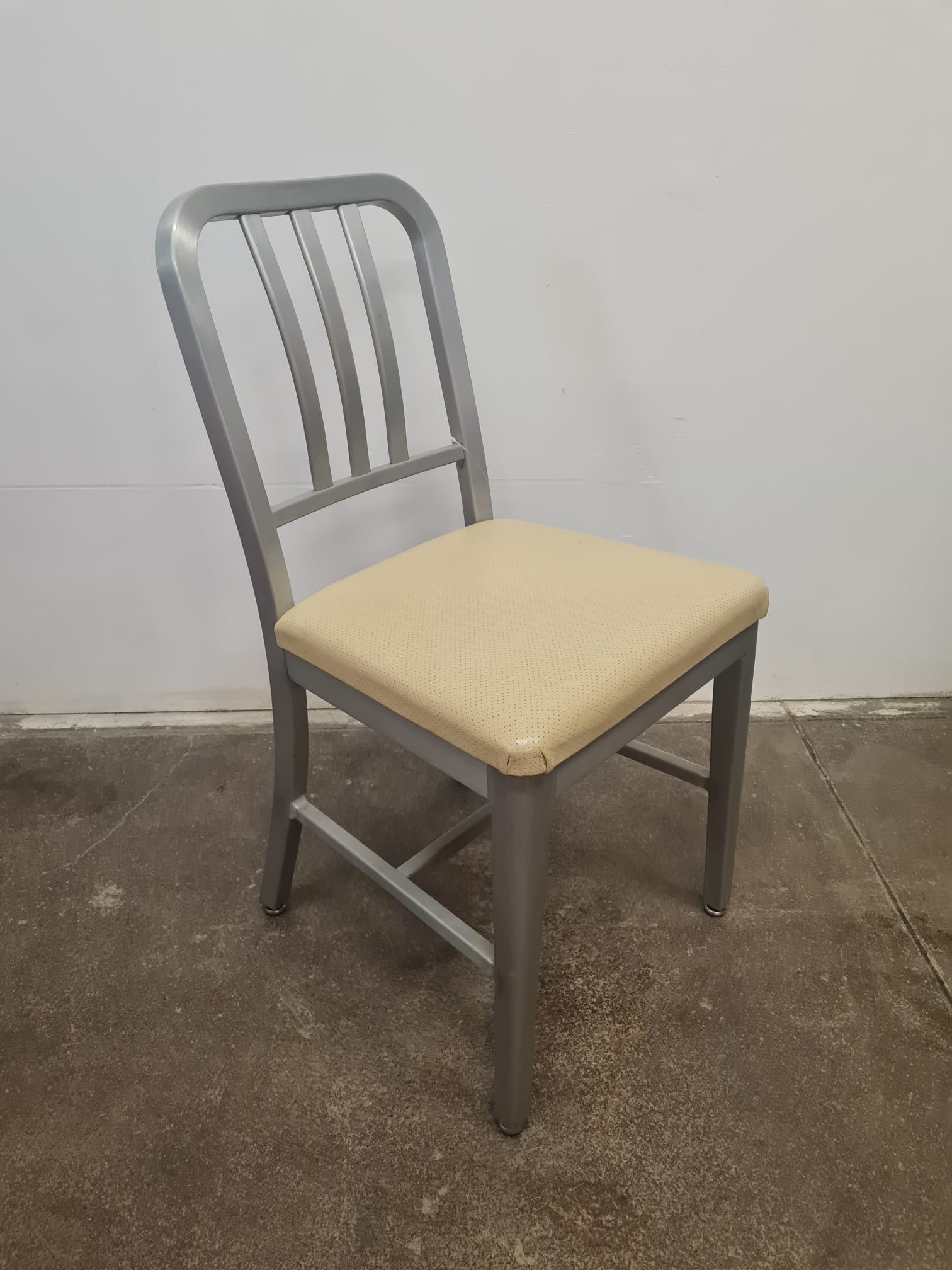 Good_Form,_Alu_chair,_USA_50ies