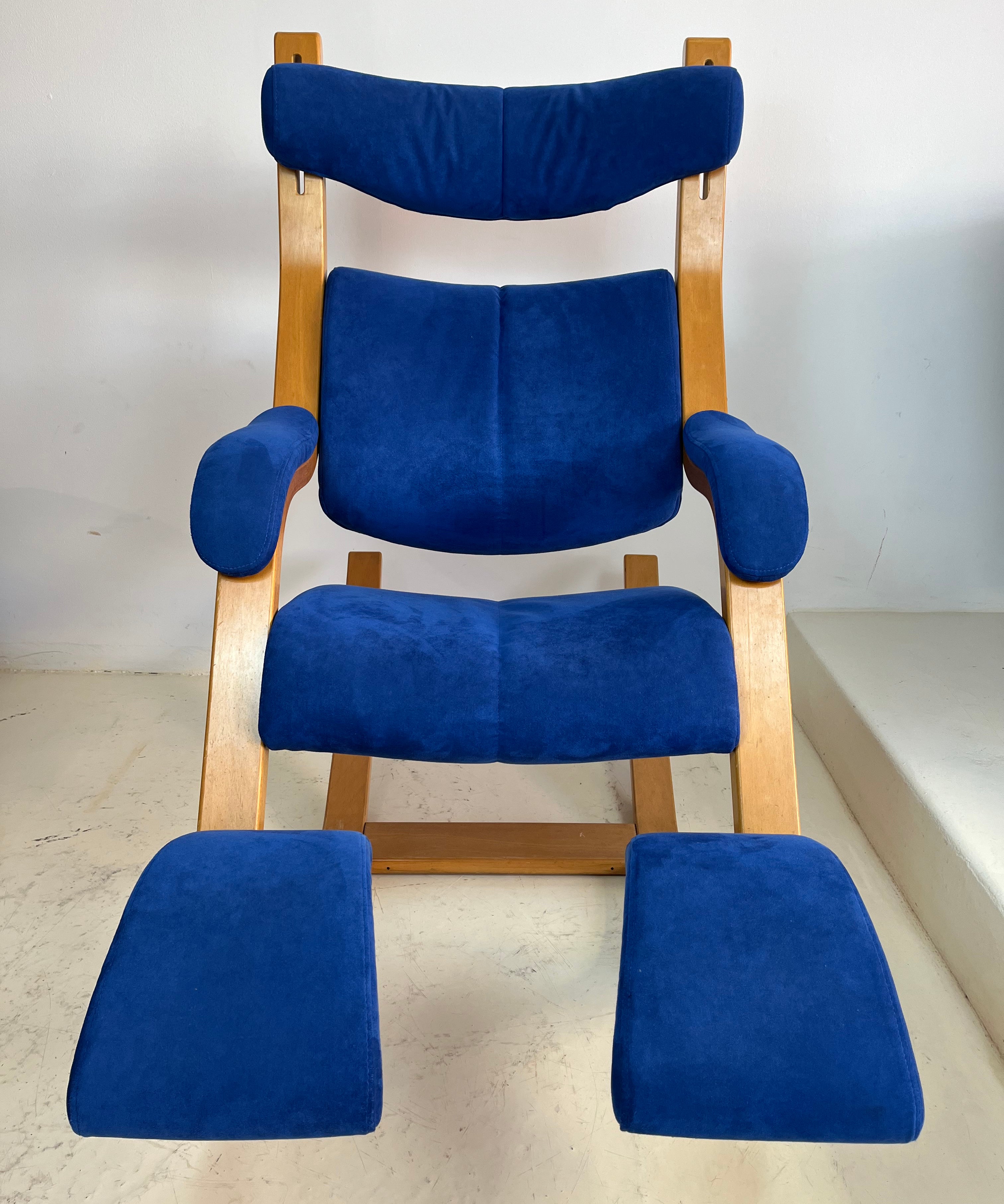 Gravity_Chair_attributed_to_Peter_Opsvik,_1980s