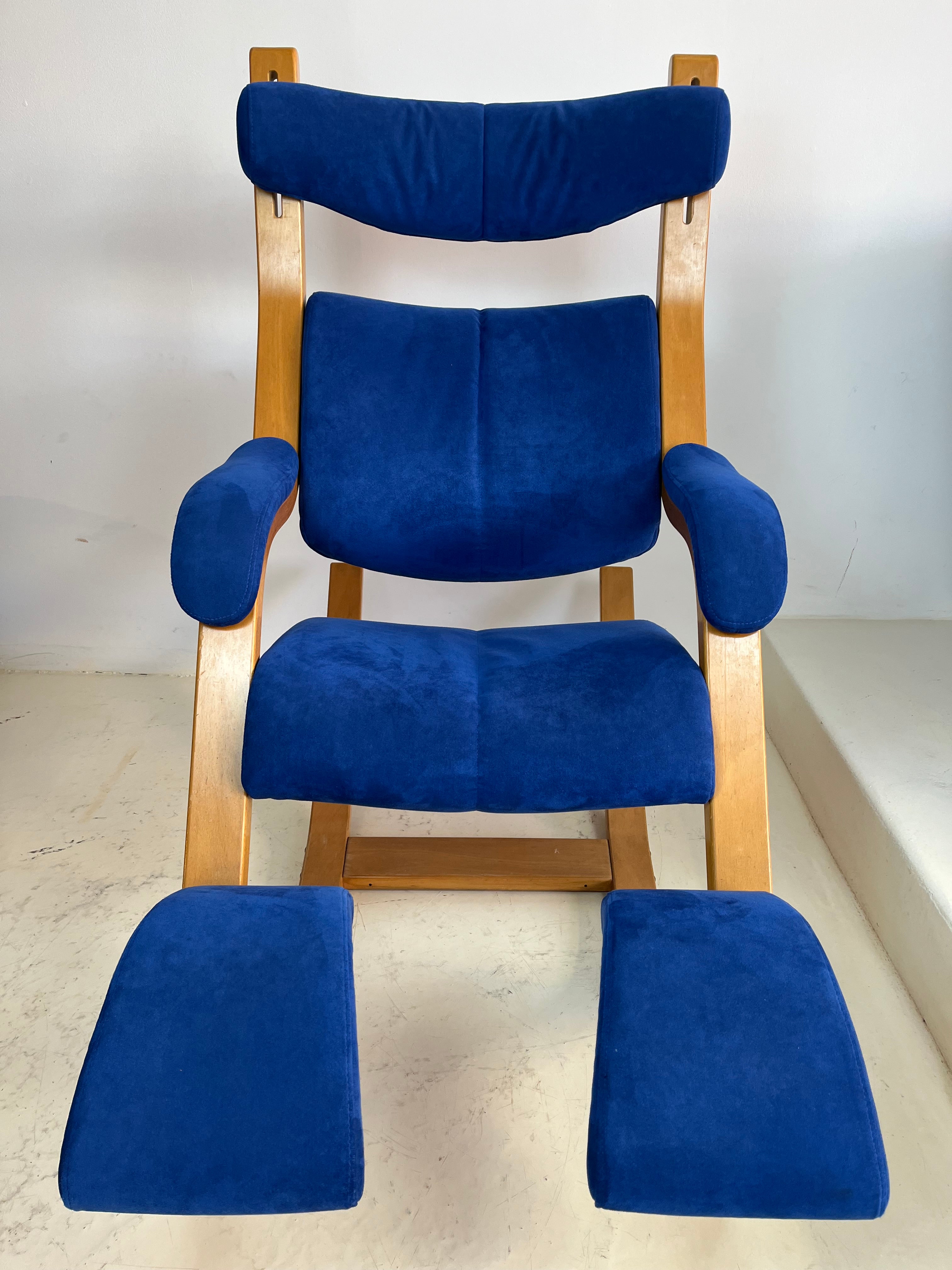 Gravity_Chair_attributed_to_Peter_Opsvik,_1980s