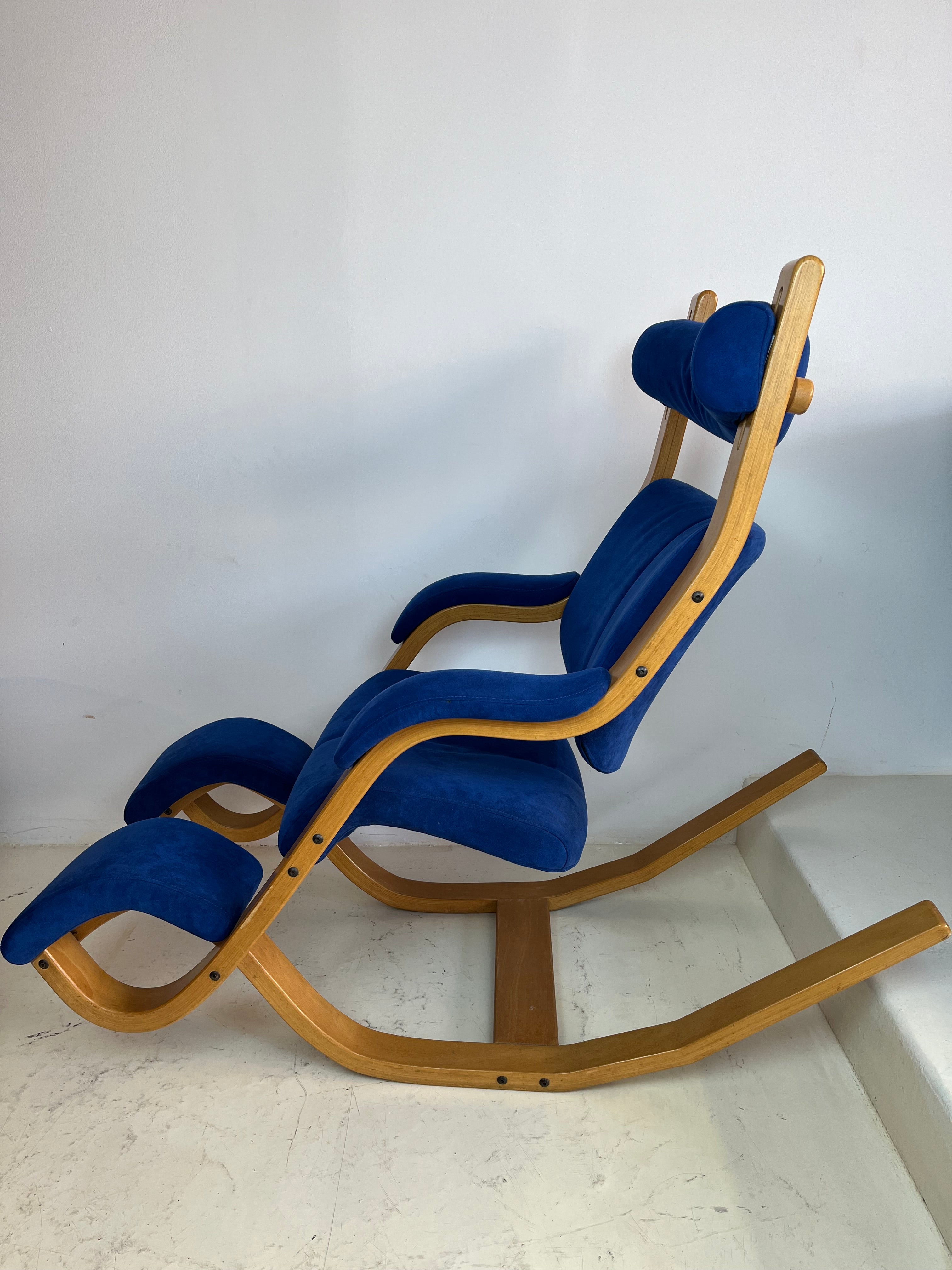 Gravity_Chair_attributed_to_Peter_Opsvik,_1980s