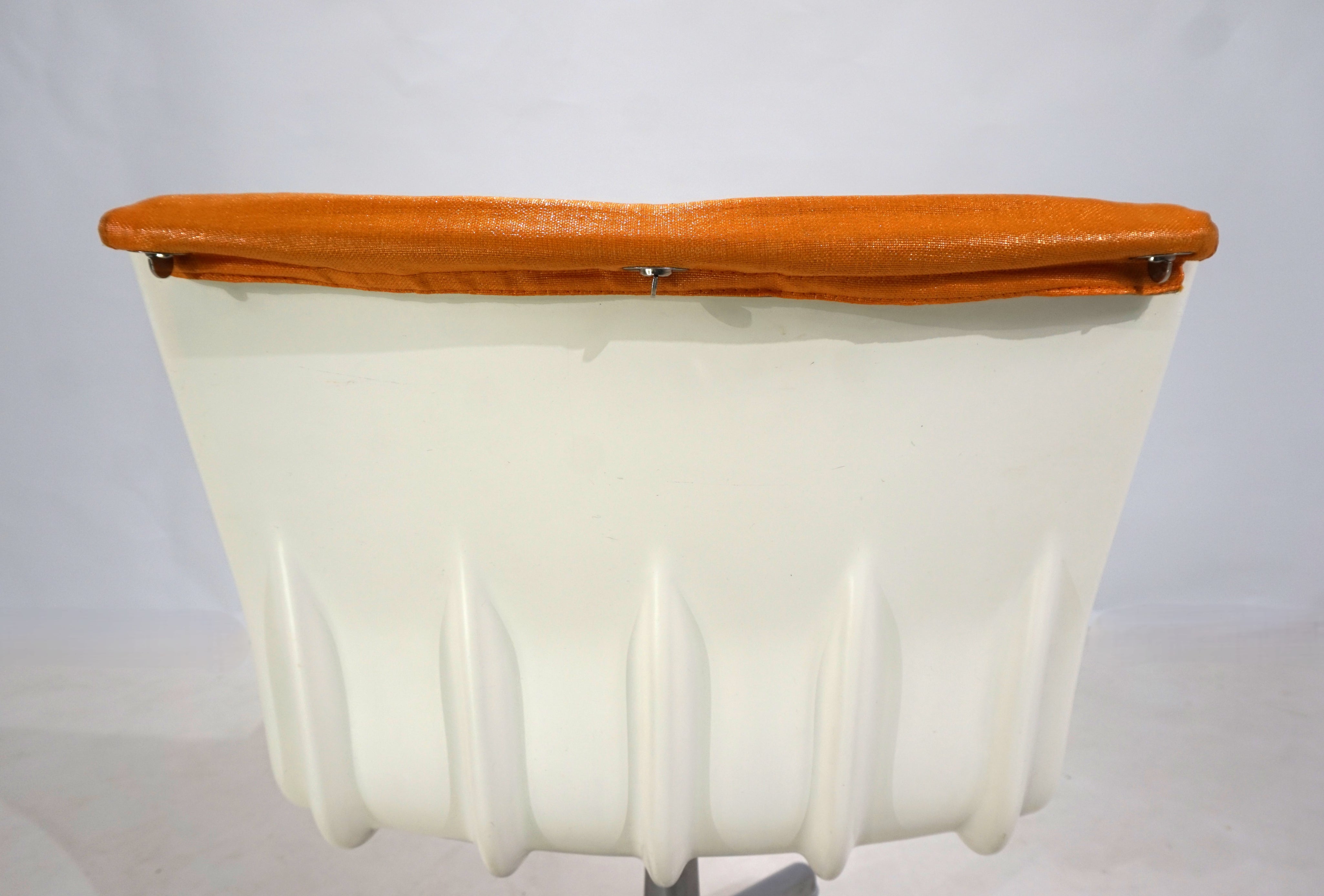 Haimi_Space_Age_swivel_chair_by_Yrjo_Kukkapuro,_1960
