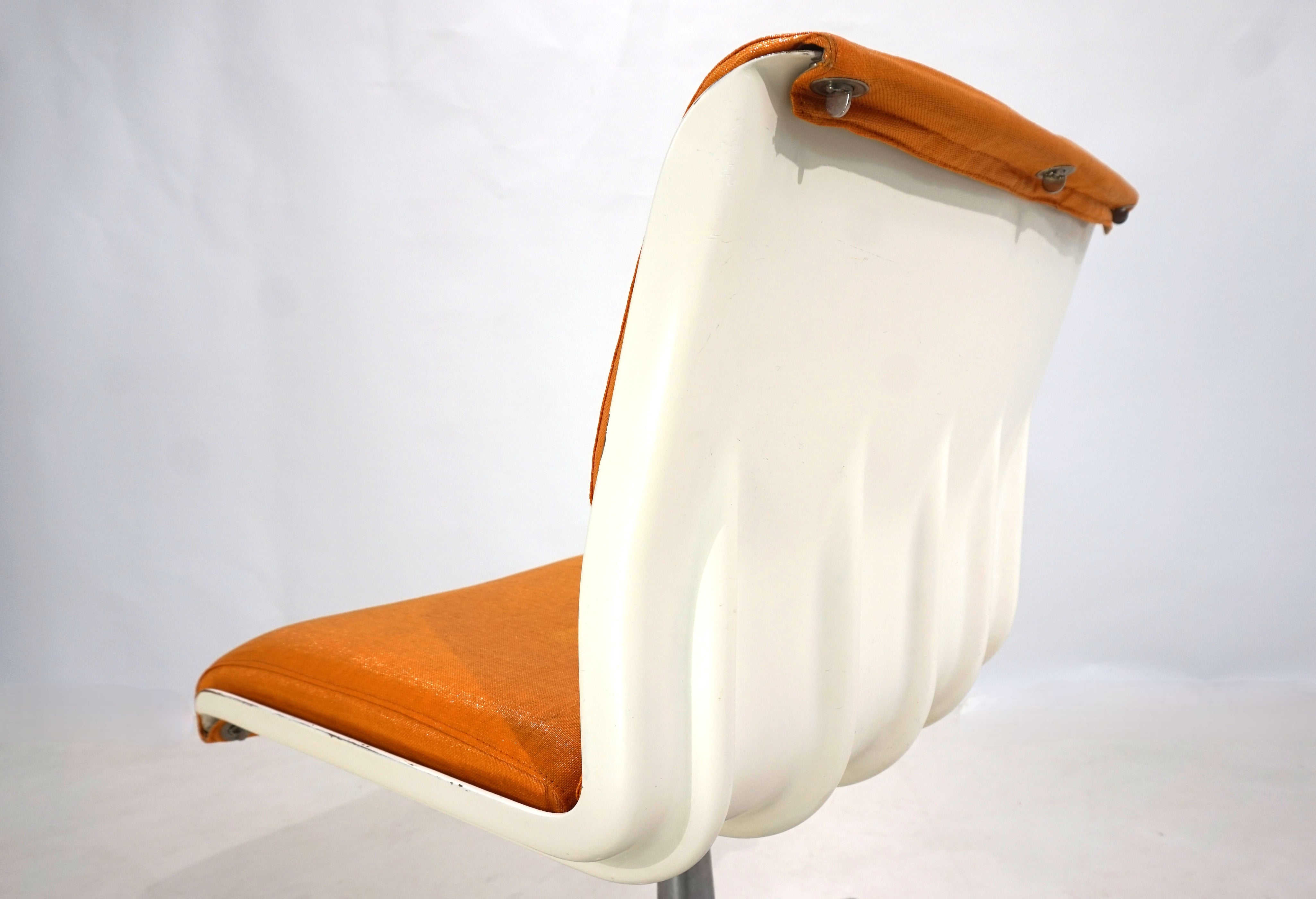 Haimi_Space_Age_swivel_chair_by_Yrjo_Kukkapuro,_1960