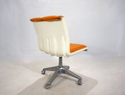 Haimi_Space_Age_swivel_chair_by_Yrjo_Kukkapuro,_1960
