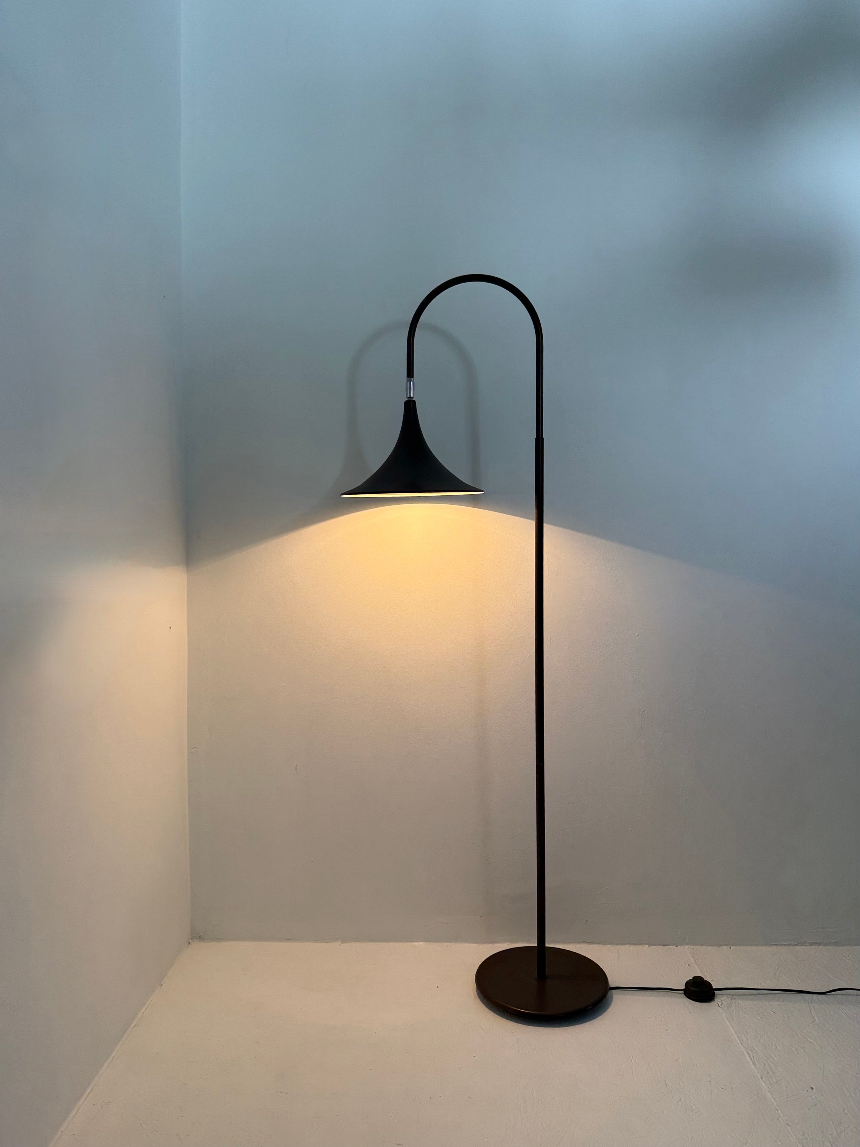 Hala_Zeist_“Trumpet”_Floor_Lamp_in_Brown_Metal,_Netherlands_1970s
