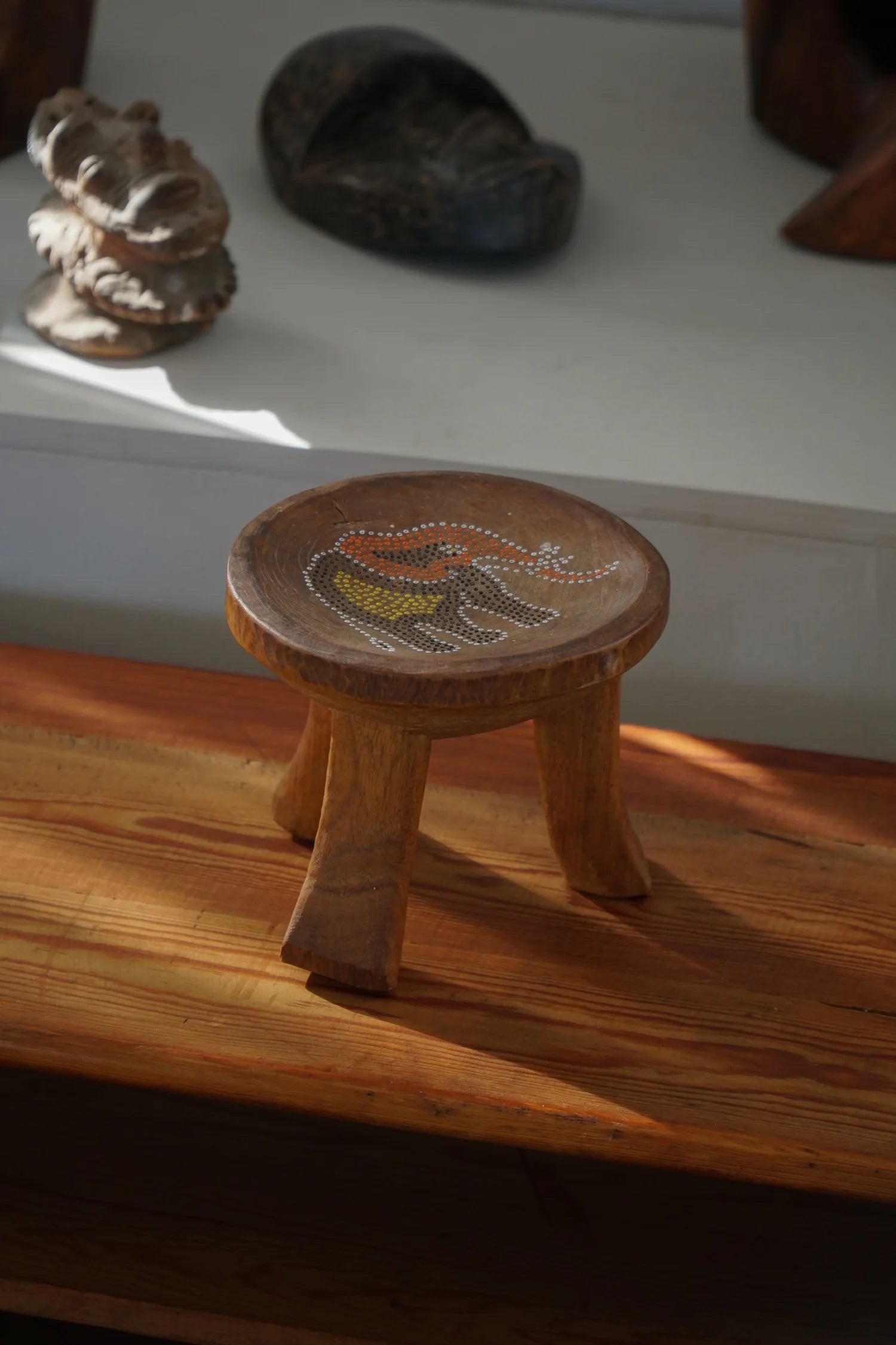 Hand_Carved_African_Kamba_Tripod_Stool_with_Elephant_Motif,_Kenya