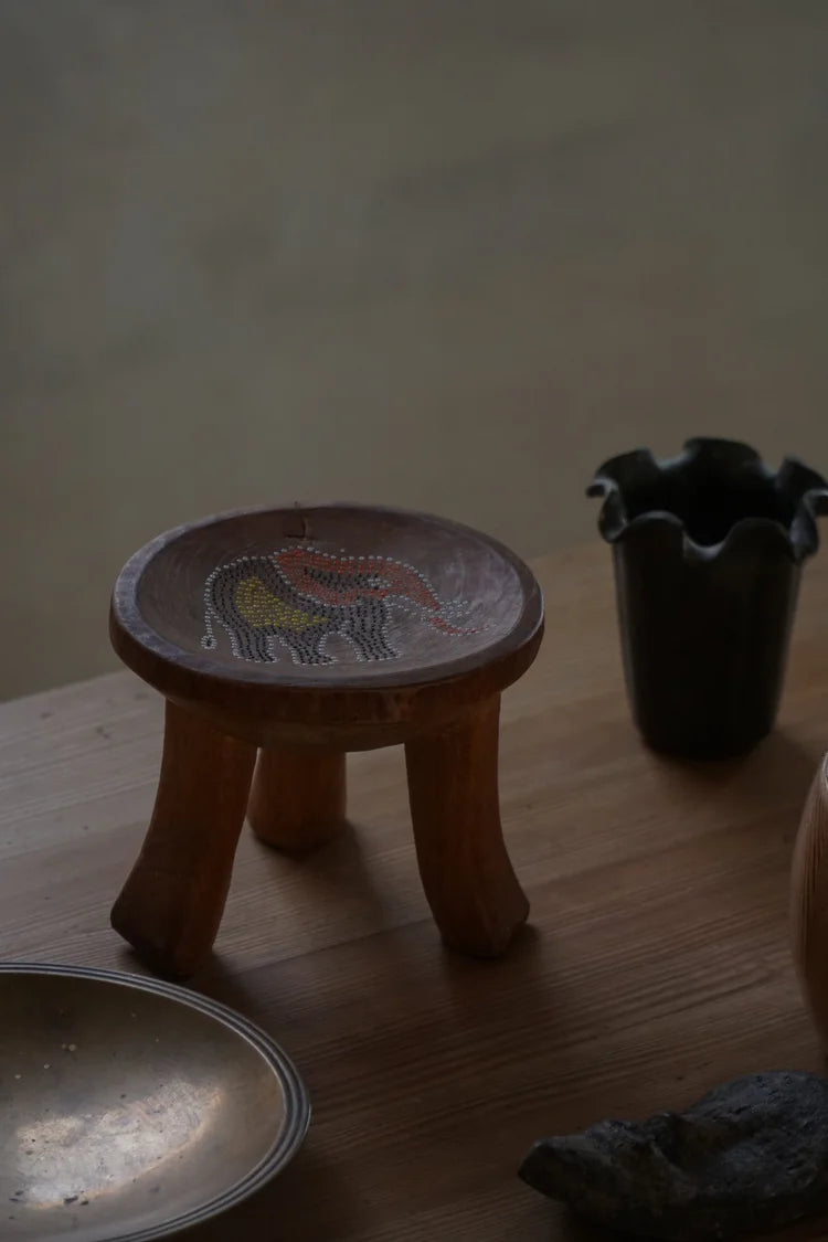Hand_Carved_African_Kamba_Tripod_Stool_with_Elephant_Motif,_Kenya