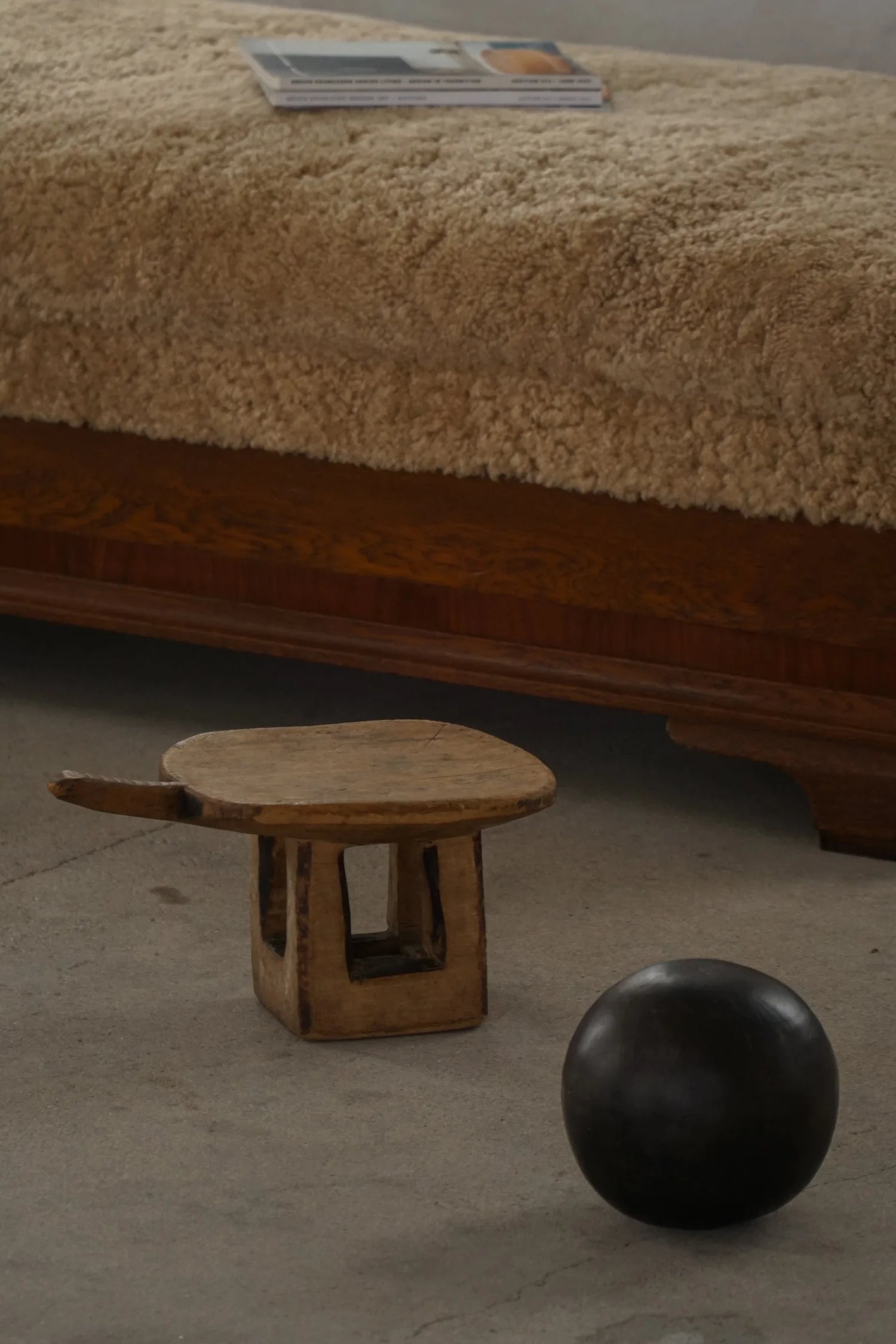 Hand_Carved_African_Lobi_Stool_in_Solid_Wood,_Burkina_Faso