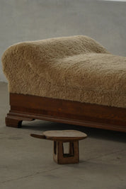Hand_Carved_African_Lobi_Stool_in_Solid_Wood,_Burkina_Faso