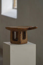 Hand_Carved_African_Lobi_Stool_in_Solid_Wood,_Burkina_Faso