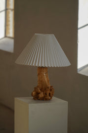 Hand-Carved_Wooden_Table_Lamp_with_Engraved_Inscription