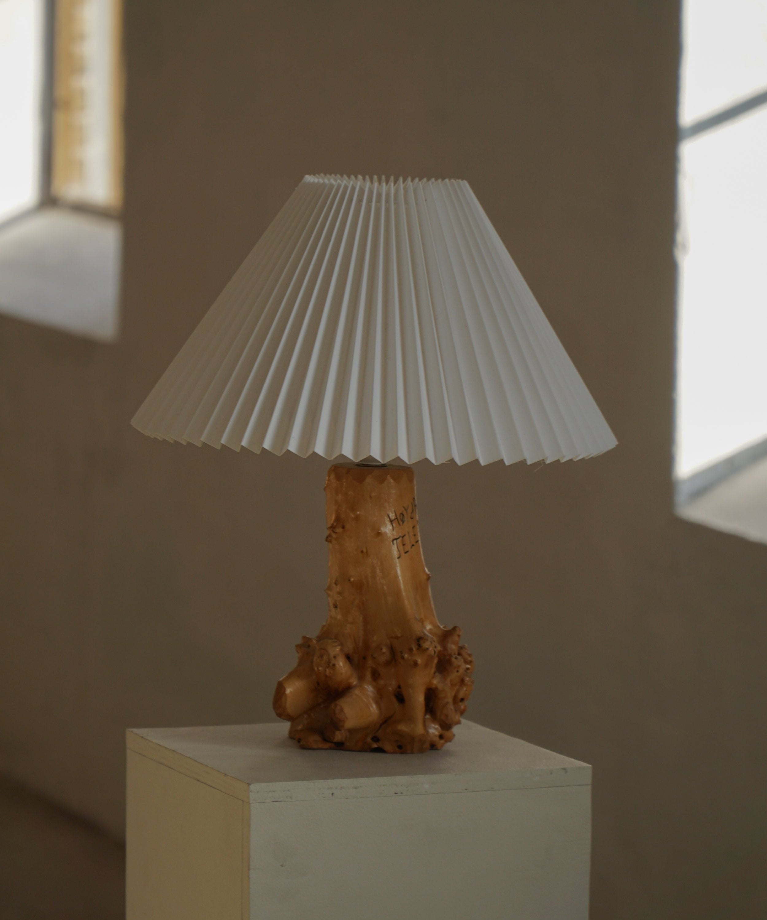 Hand-Carved_Wooden_Table_Lamp_with_Engraved_Inscription