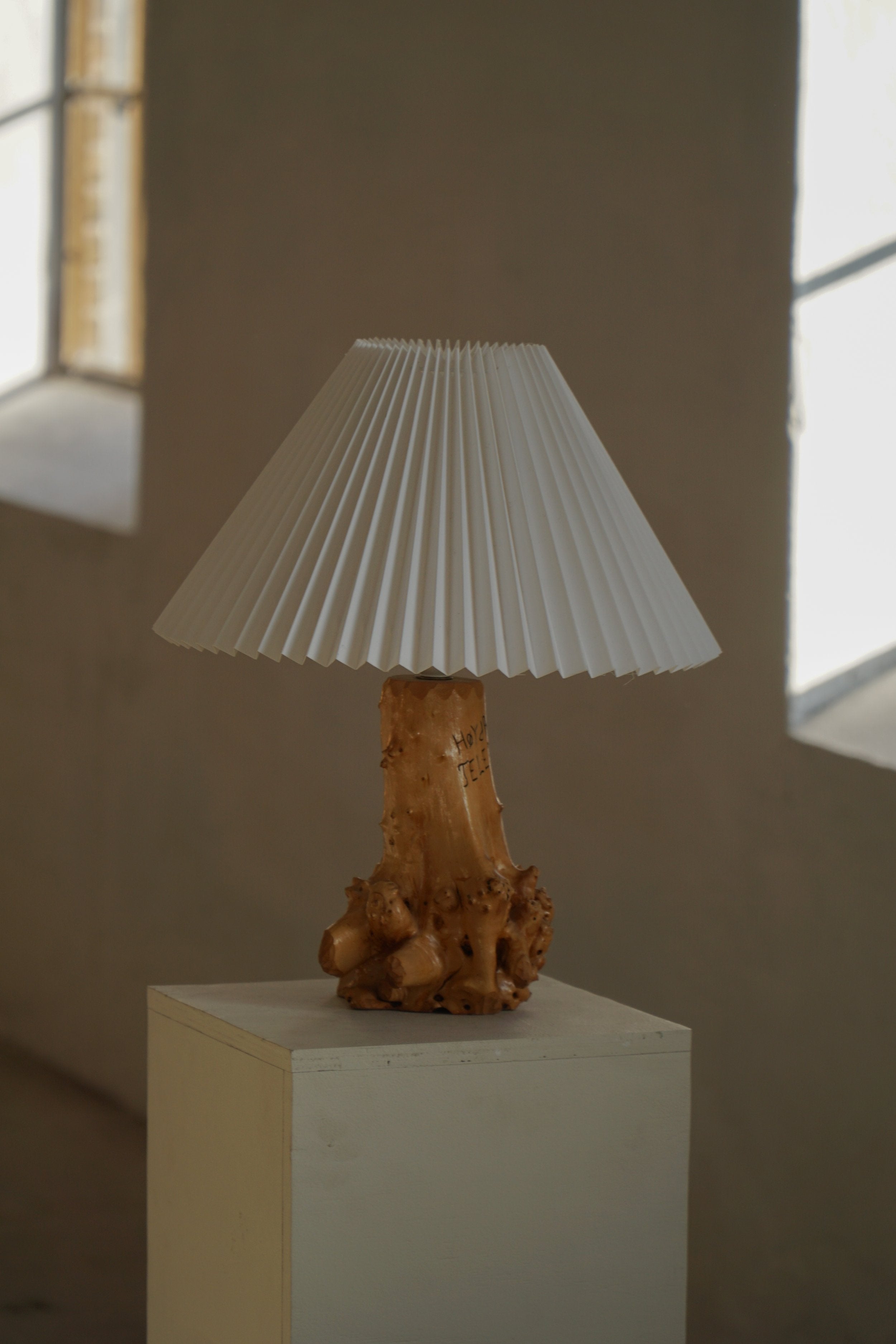 Hand-Carved_Wooden_Table_Lamp_with_Engraved_Inscription