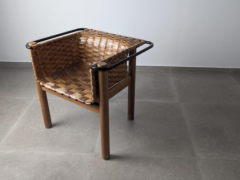 Handcrafted_Braided_Chestnut_Chair,_National_Crafts_Award,_Spain,_1980s