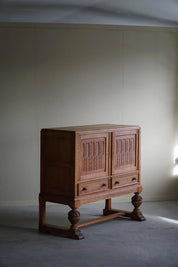 Handcrafted_Cabinet_in_Oak,_Mid_Century,_Made_by_a_Danish_Carpenter_in_the_1950s