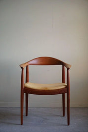Hans_J._Wegner,_Armchair_in_Teak_&_Leather,_The_Chair_model_JH501,_1950s