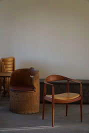 Hans_J._Wegner,_Armchair_in_Teak_&_Leather,_The_Chair_model_JH501,_1950s