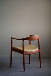 Hans_J._Wegner,_Armchair_in_Teak_&_Leather,_The_Chair_model_JH501,_1950s