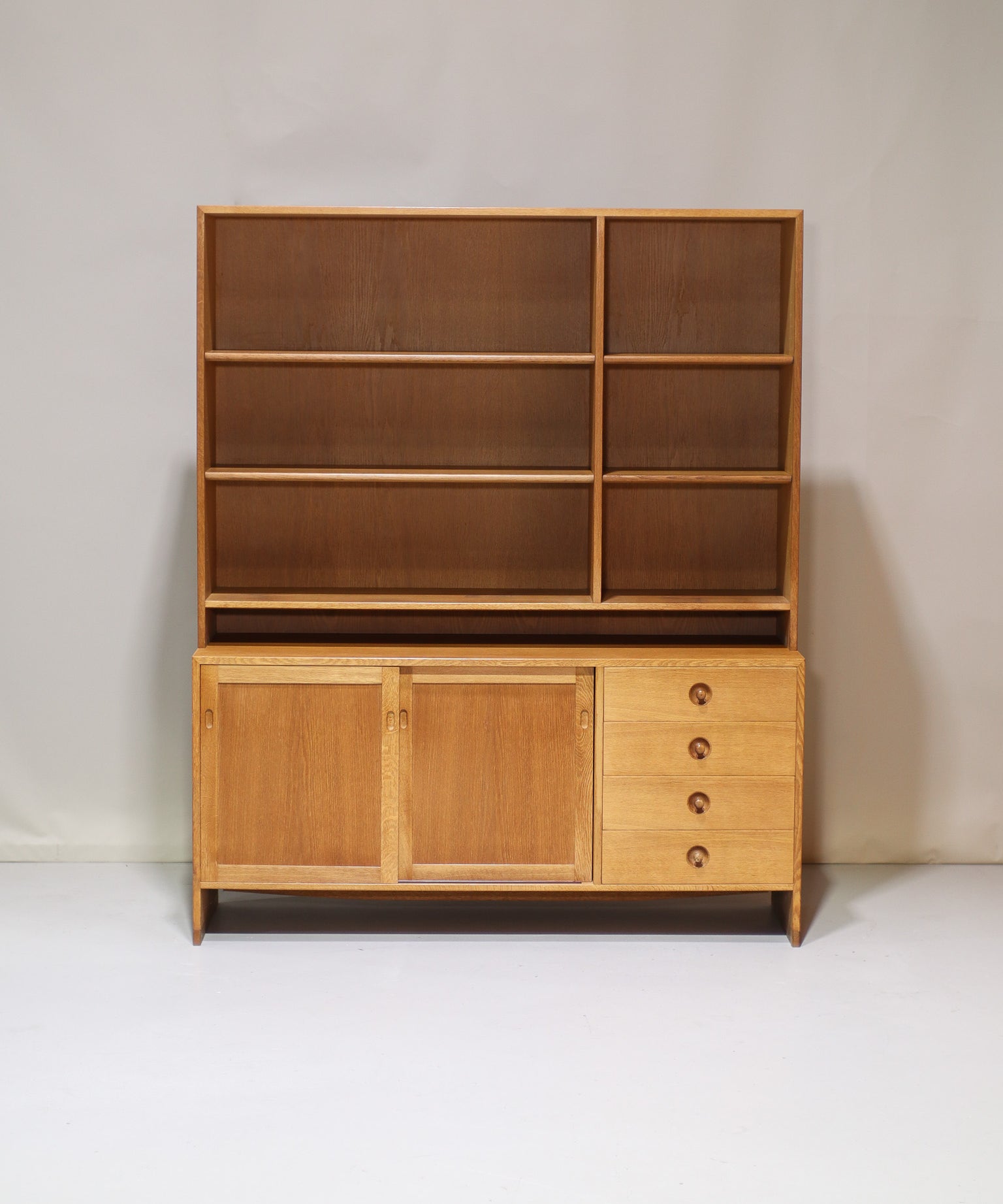 Hans_J._Wegner_bookcase_oak_Ry_Møbler_Danish